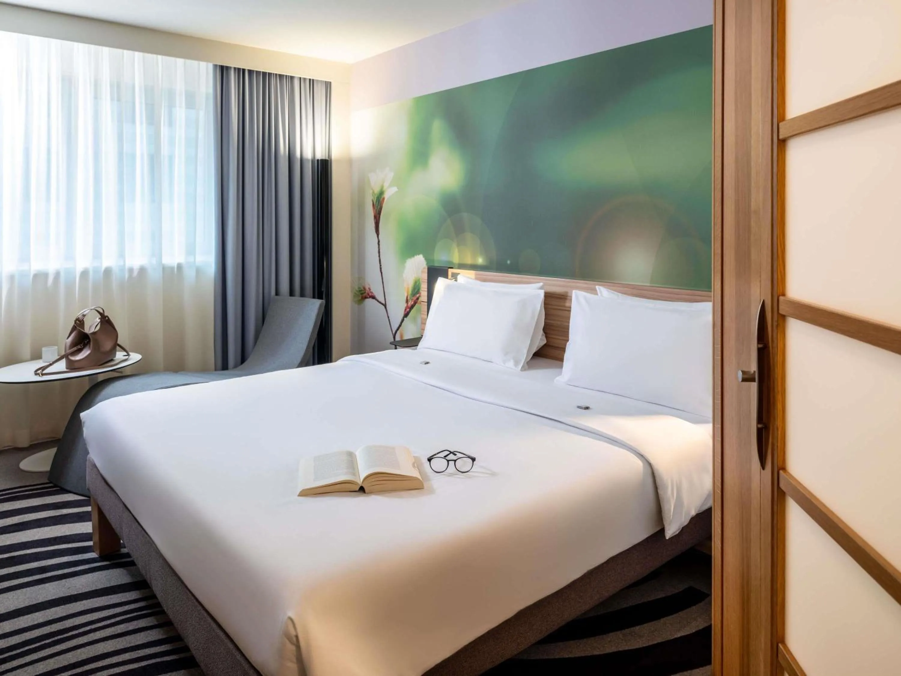 Bedroom, Bed in Novotel Wien City