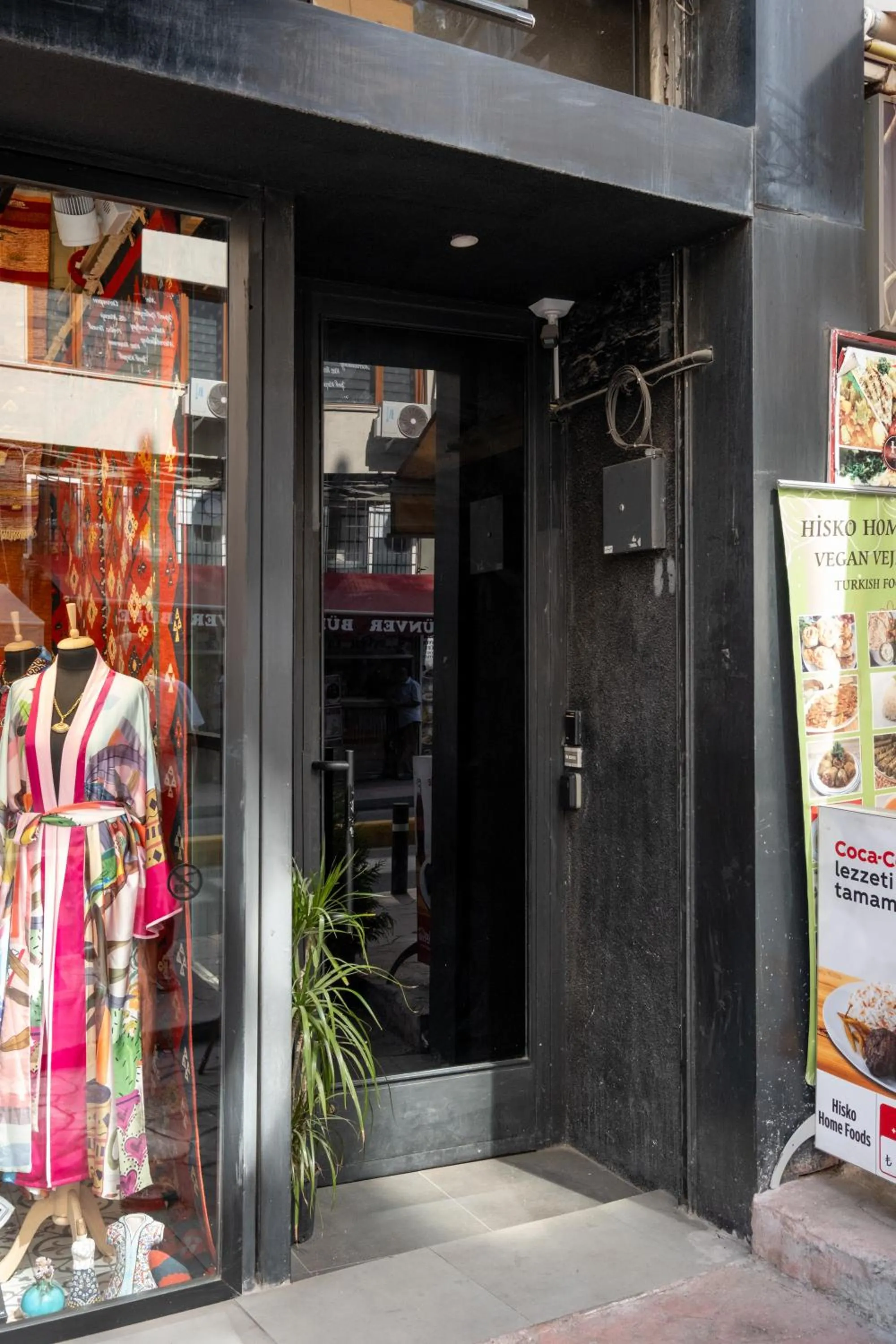 Facade/entrance in Pesa Suites