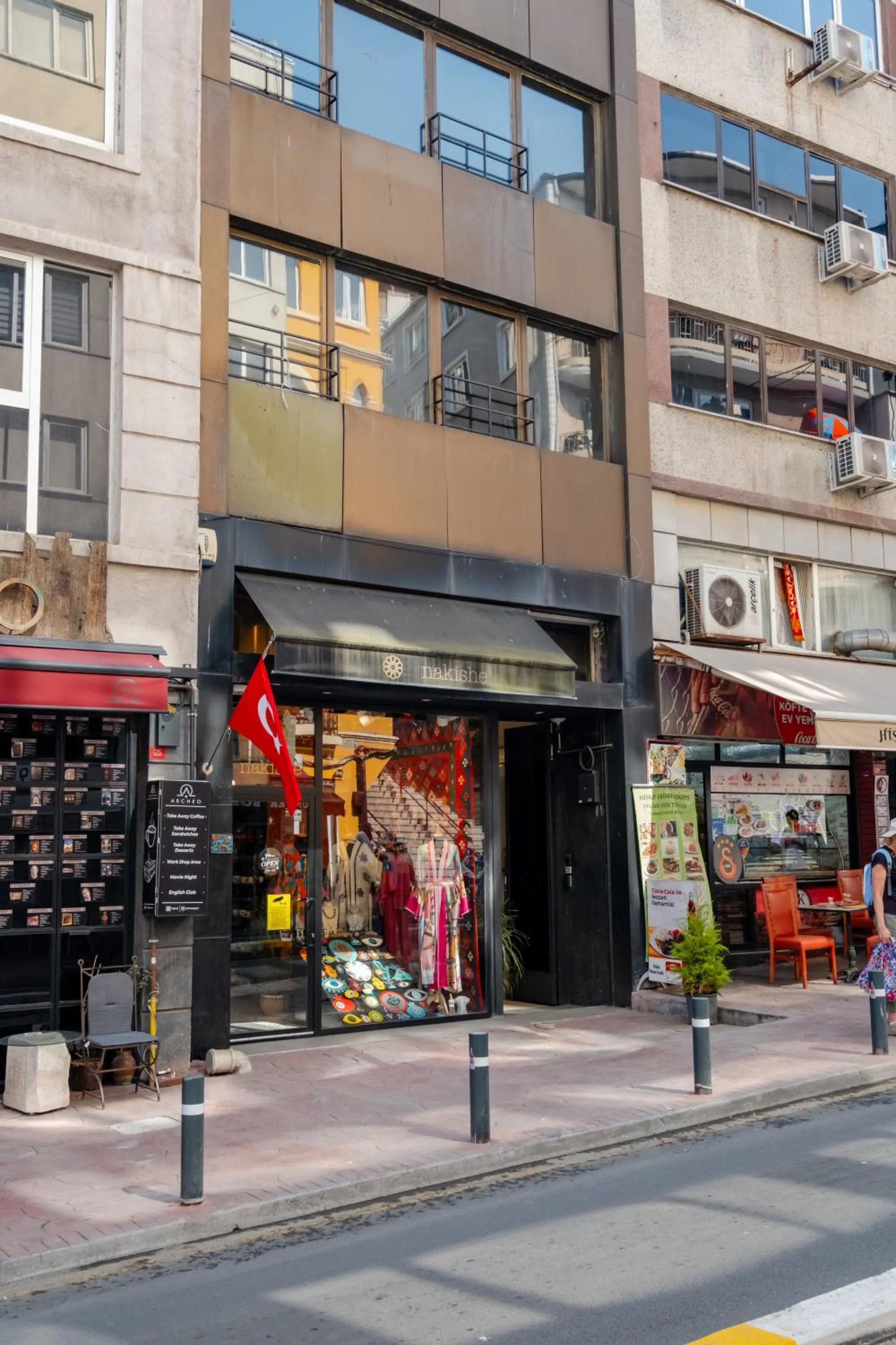 Facade/entrance in Pesa Suites