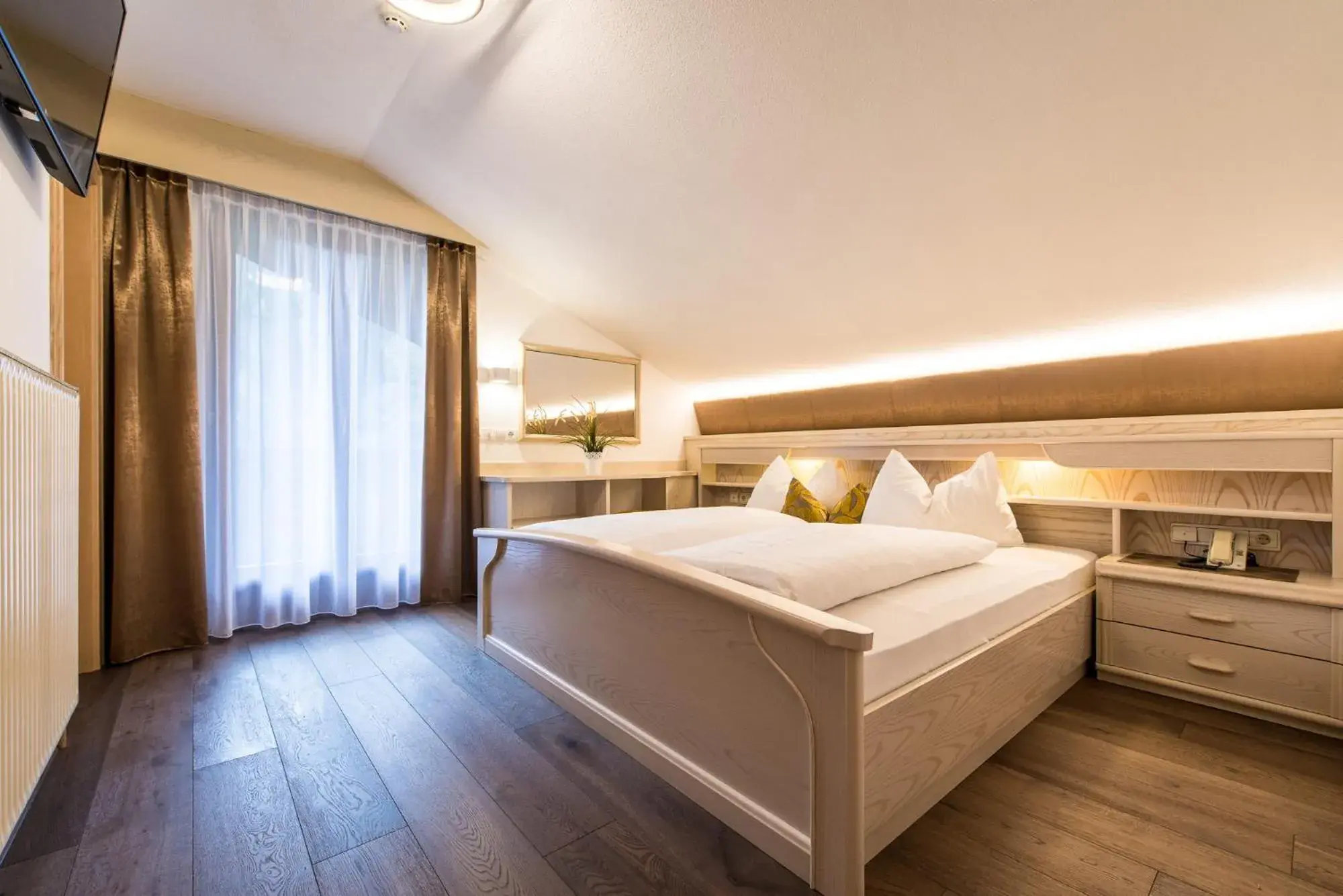 Superior Double Room in Hotel Sigmunderhof Superior Double Room in Hotel Sigmunderhof