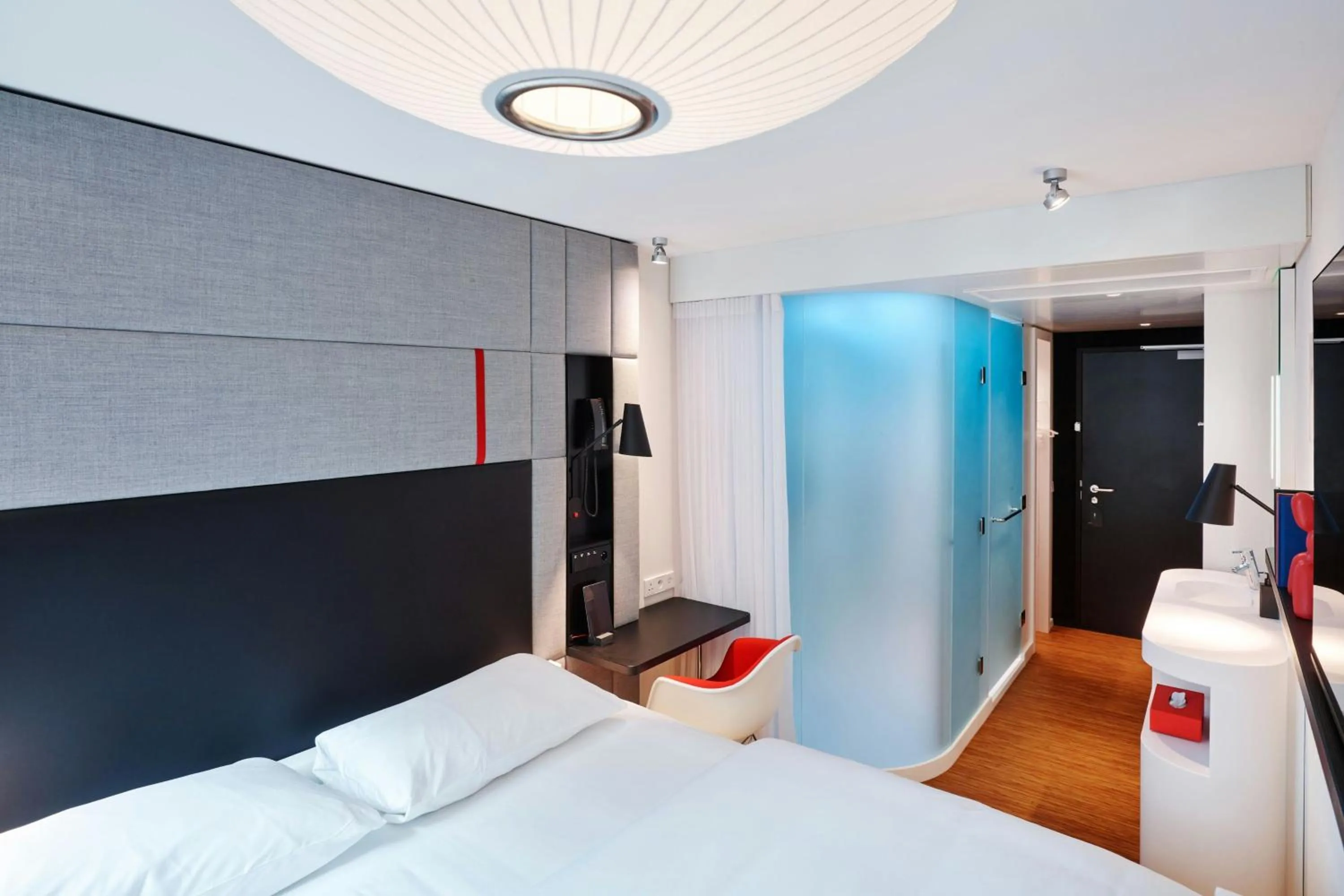 Bedroom, Bed in citizenM Paris Champs-Élysées