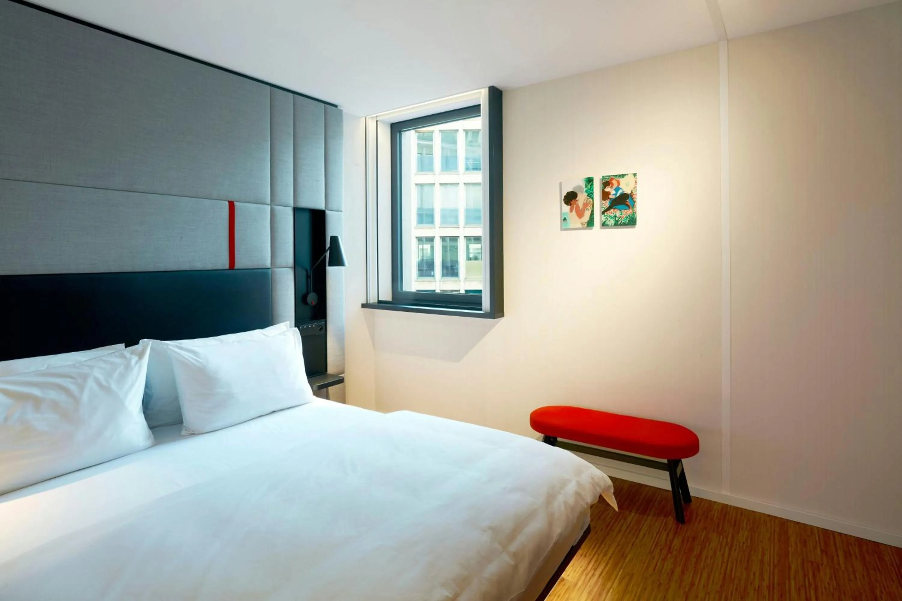 Bedroom, Bed in citizenM Paris Champs-Élysées