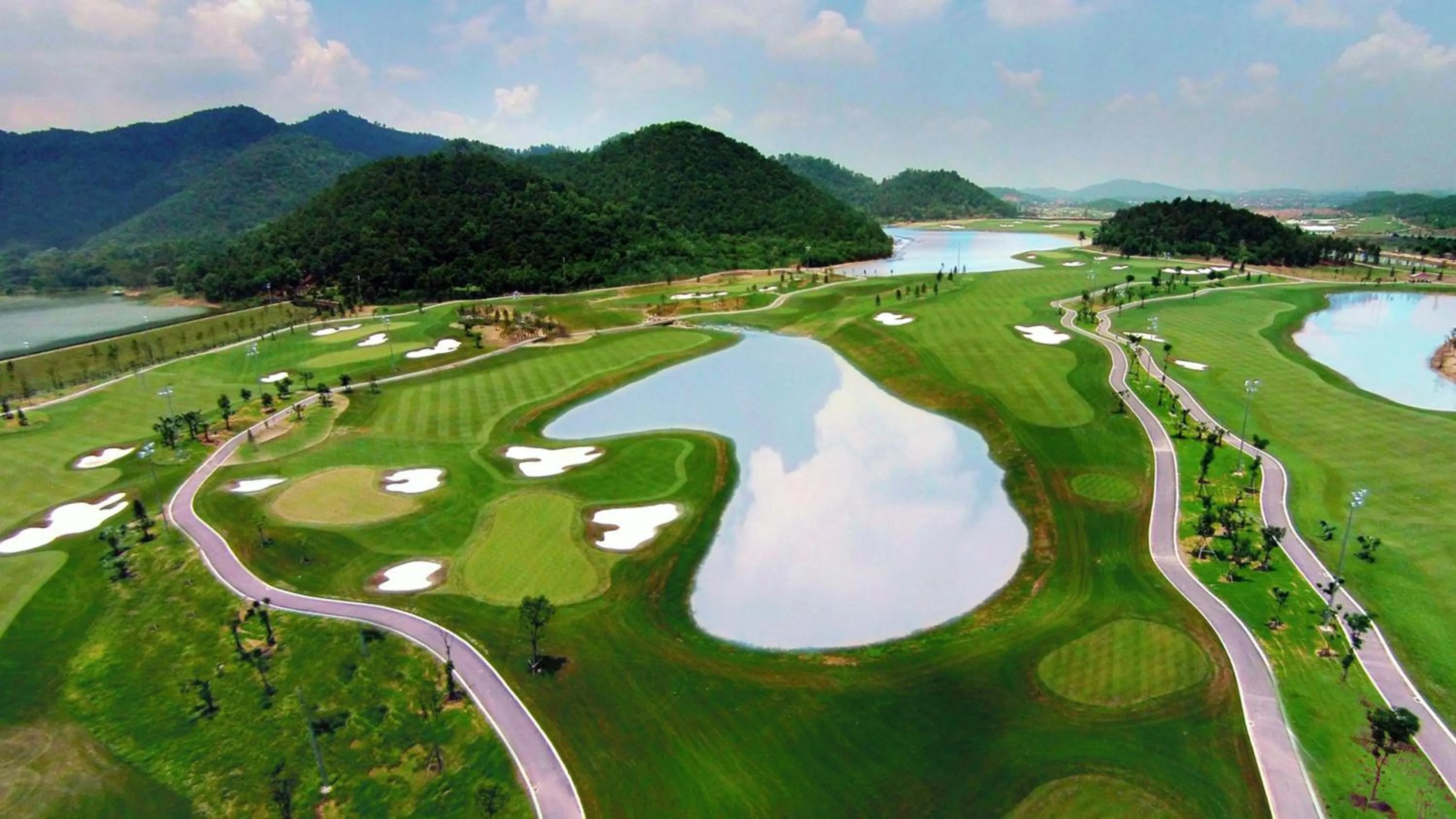 Golfcourse in InterContinental Hanoi Westlake by IHG