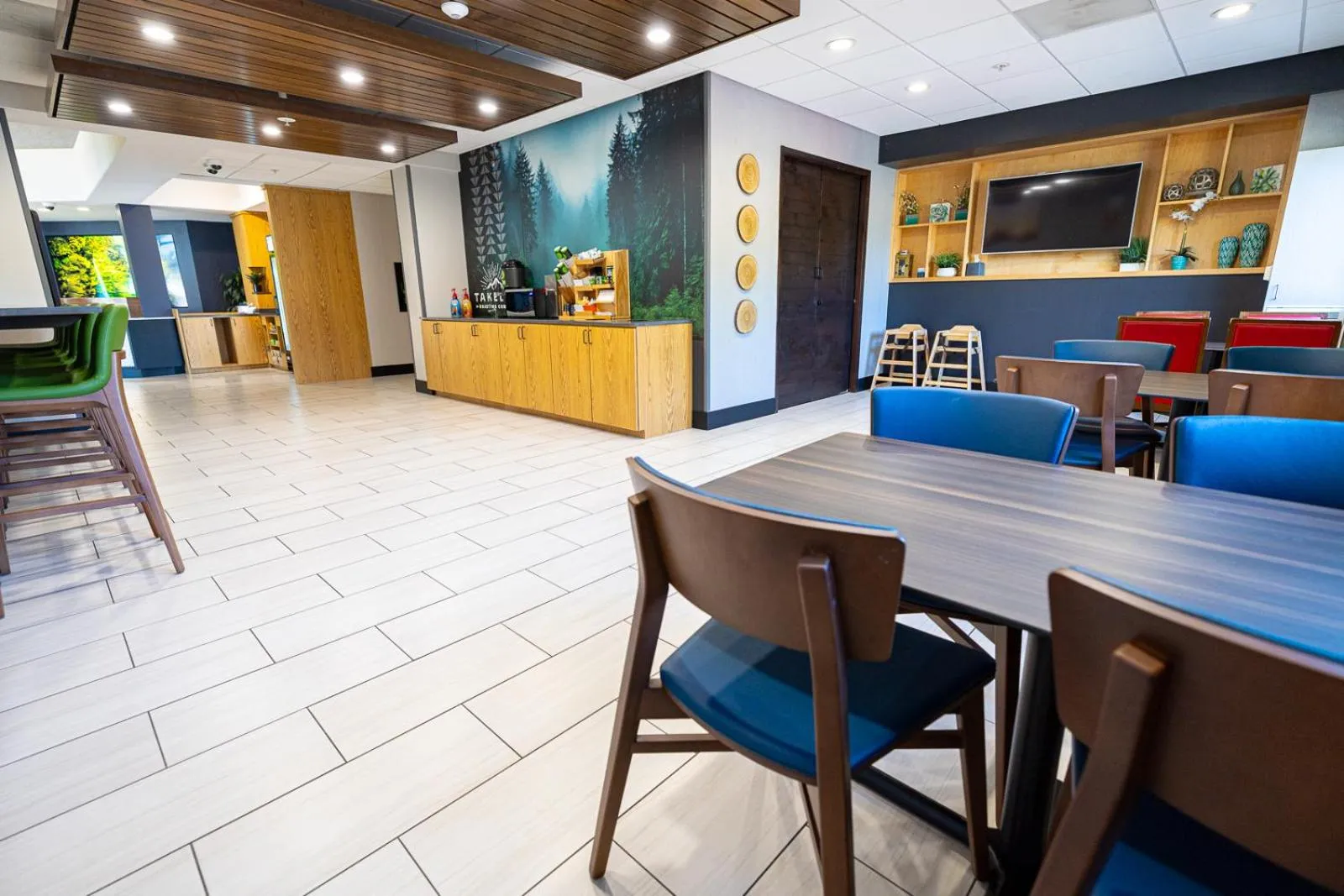 Creekside Hotel & Suites