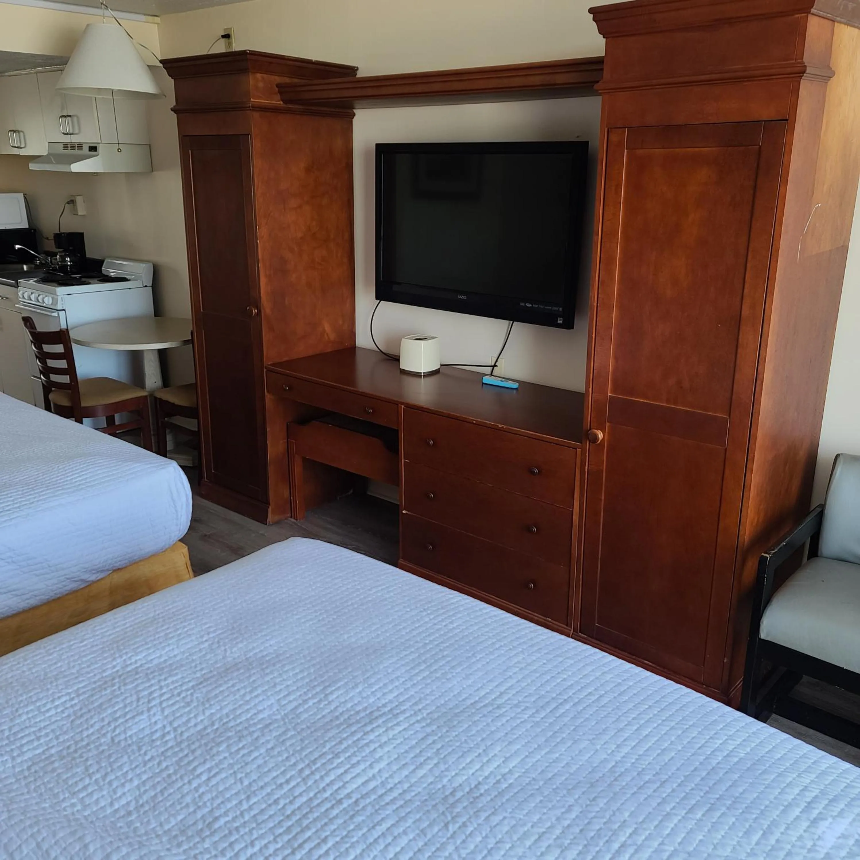 Bed in Oceanfront Twilight Surf Hotel