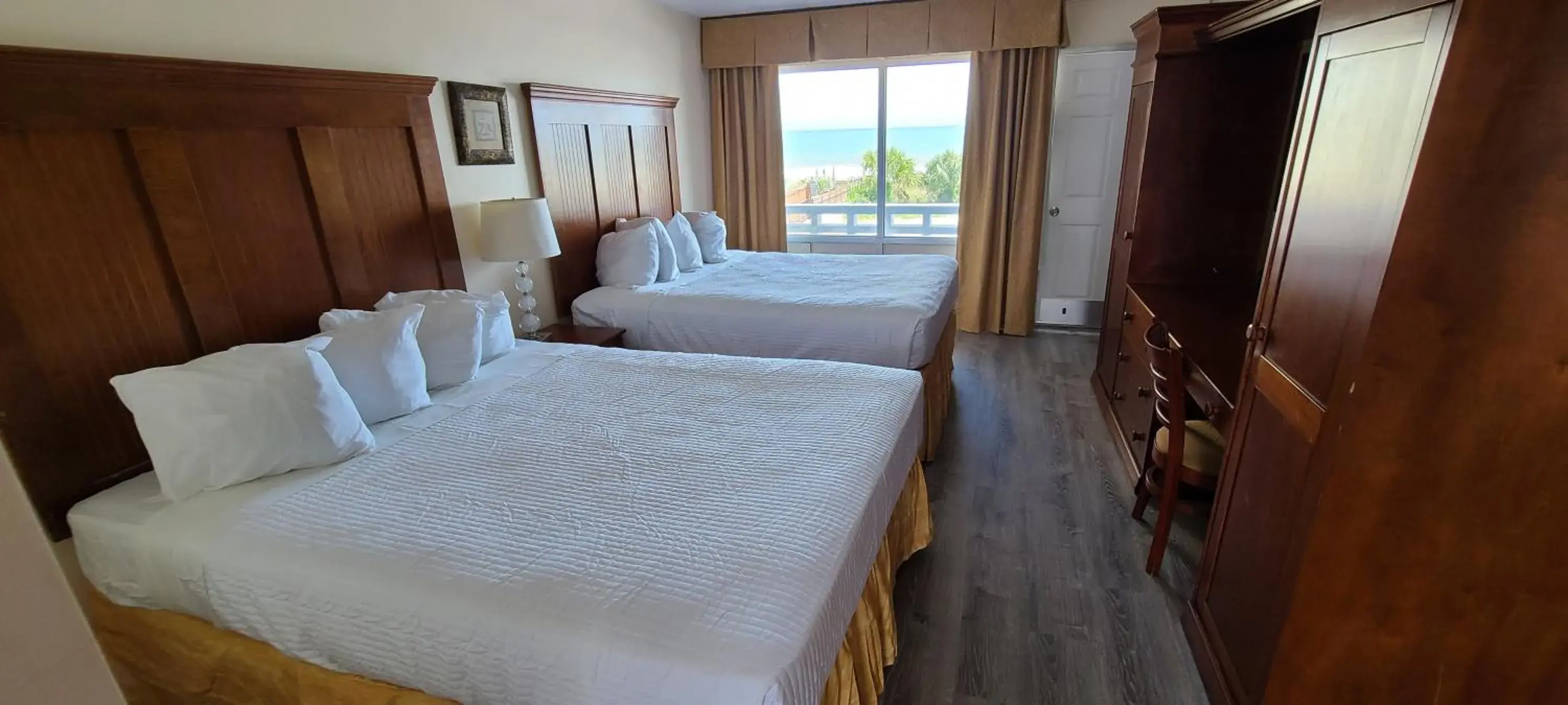 Oceanfront Queen Room with Two Queen Beds and Private Balcony in Oceanfront Twilight Surf Hotel Oceanfront Queen Room with Two Queen Beds and Private Balcony in Oceanfront Twilight Surf Hotel