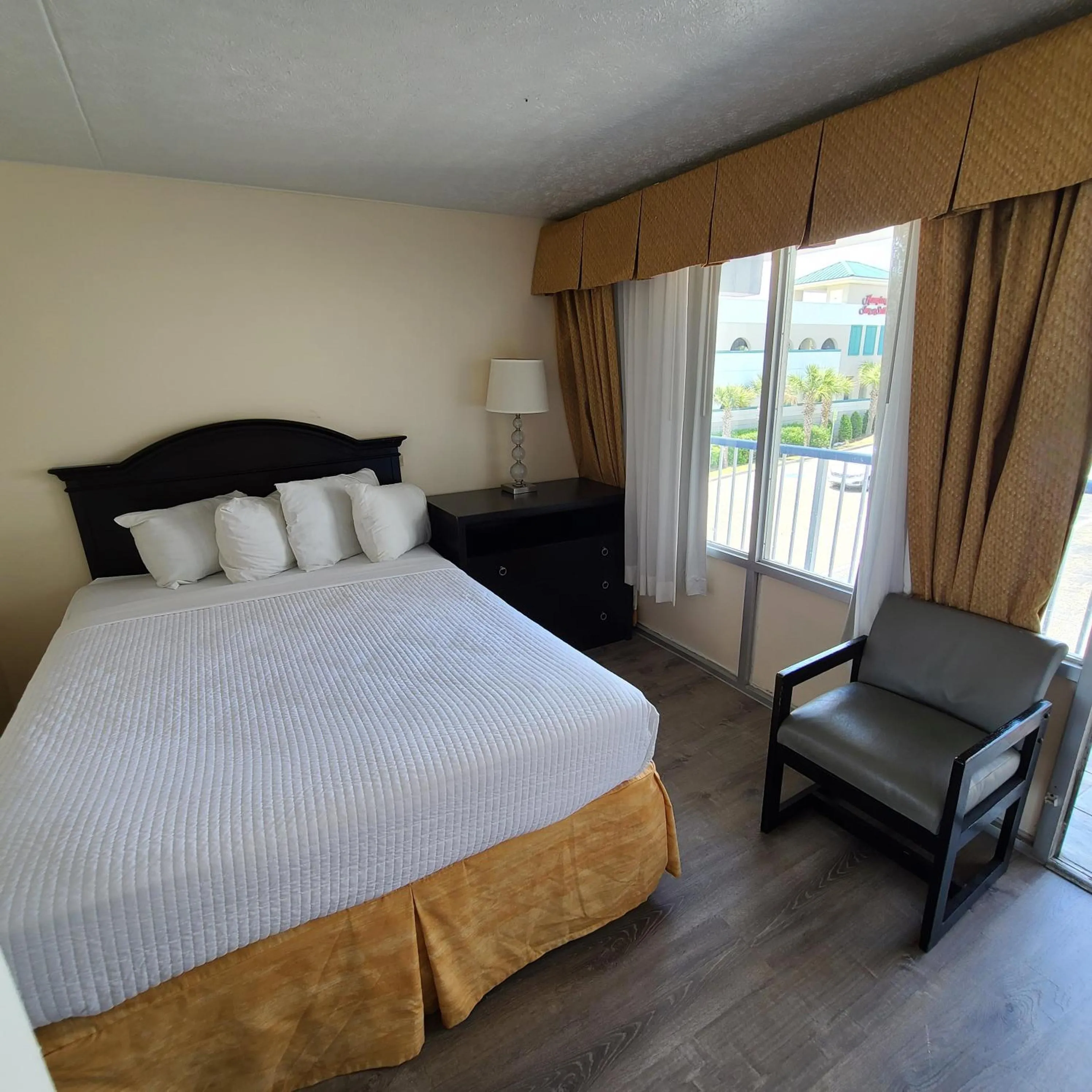 Bed in Oceanfront Twilight Surf Hotel