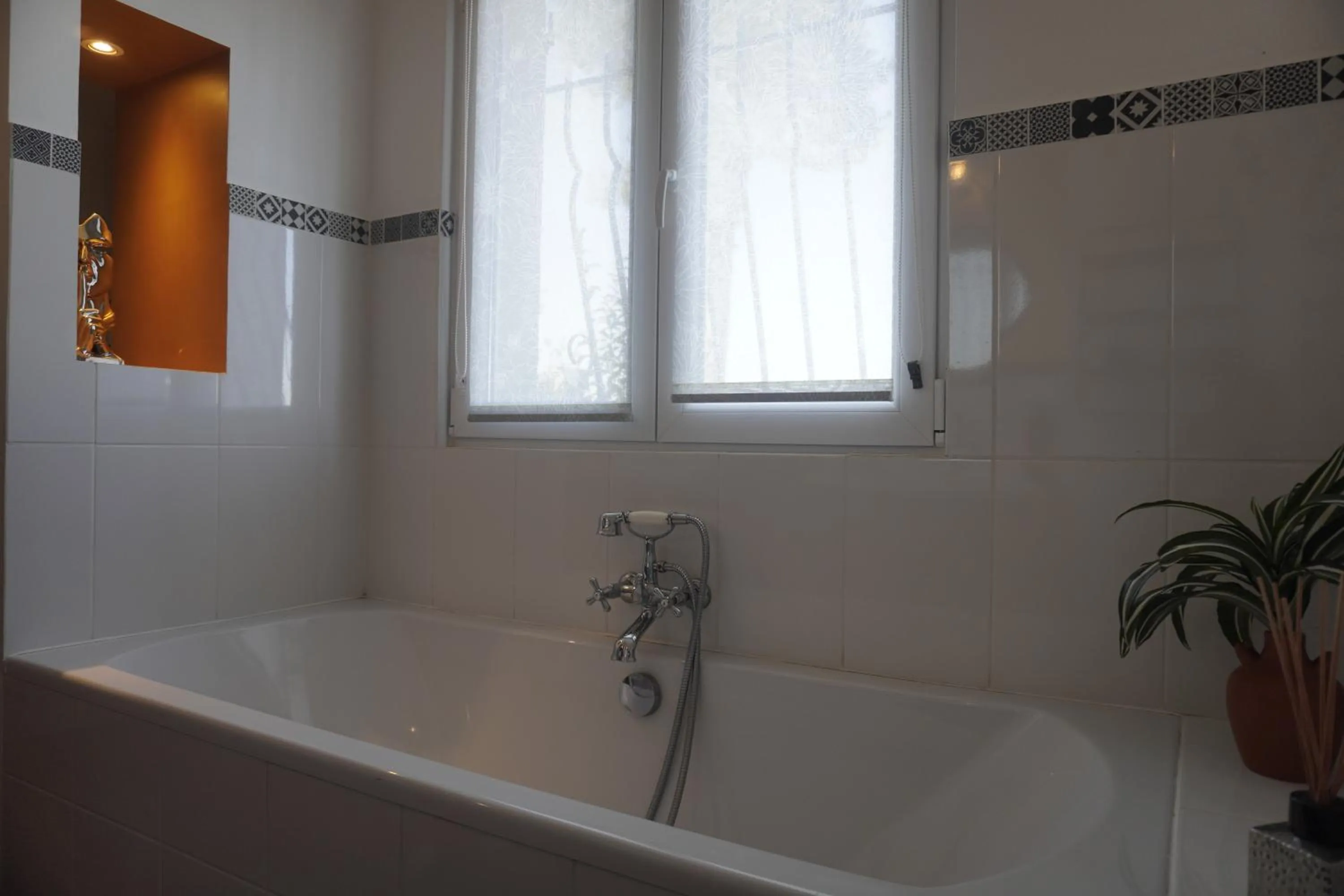 Bath in Le Domaine du Moulin 28 proche Chartres