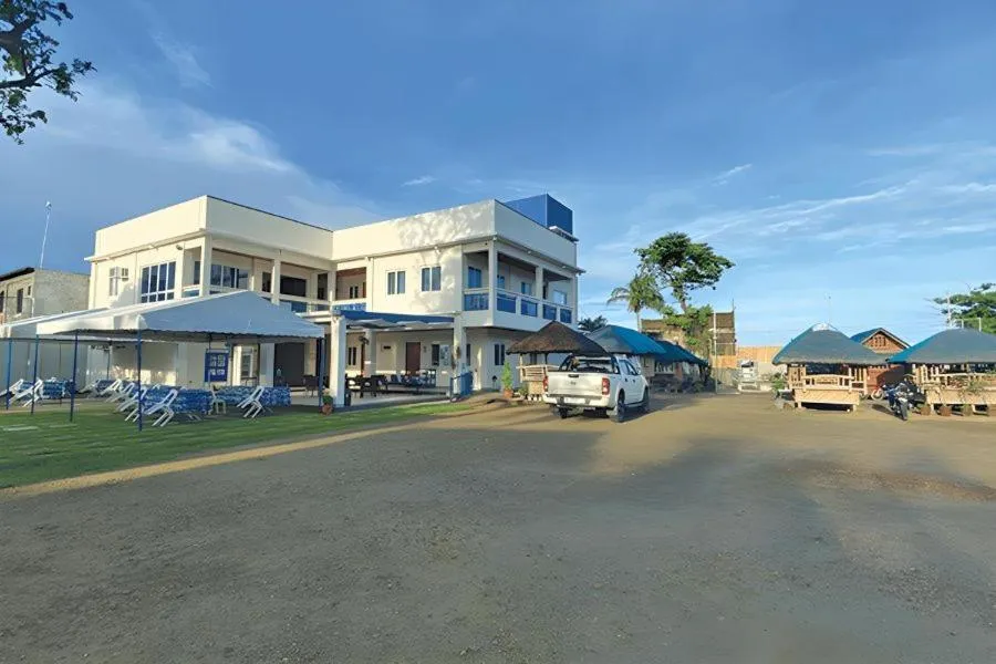 Property building in Hip Nautic Beach Resort powered by Cocotel