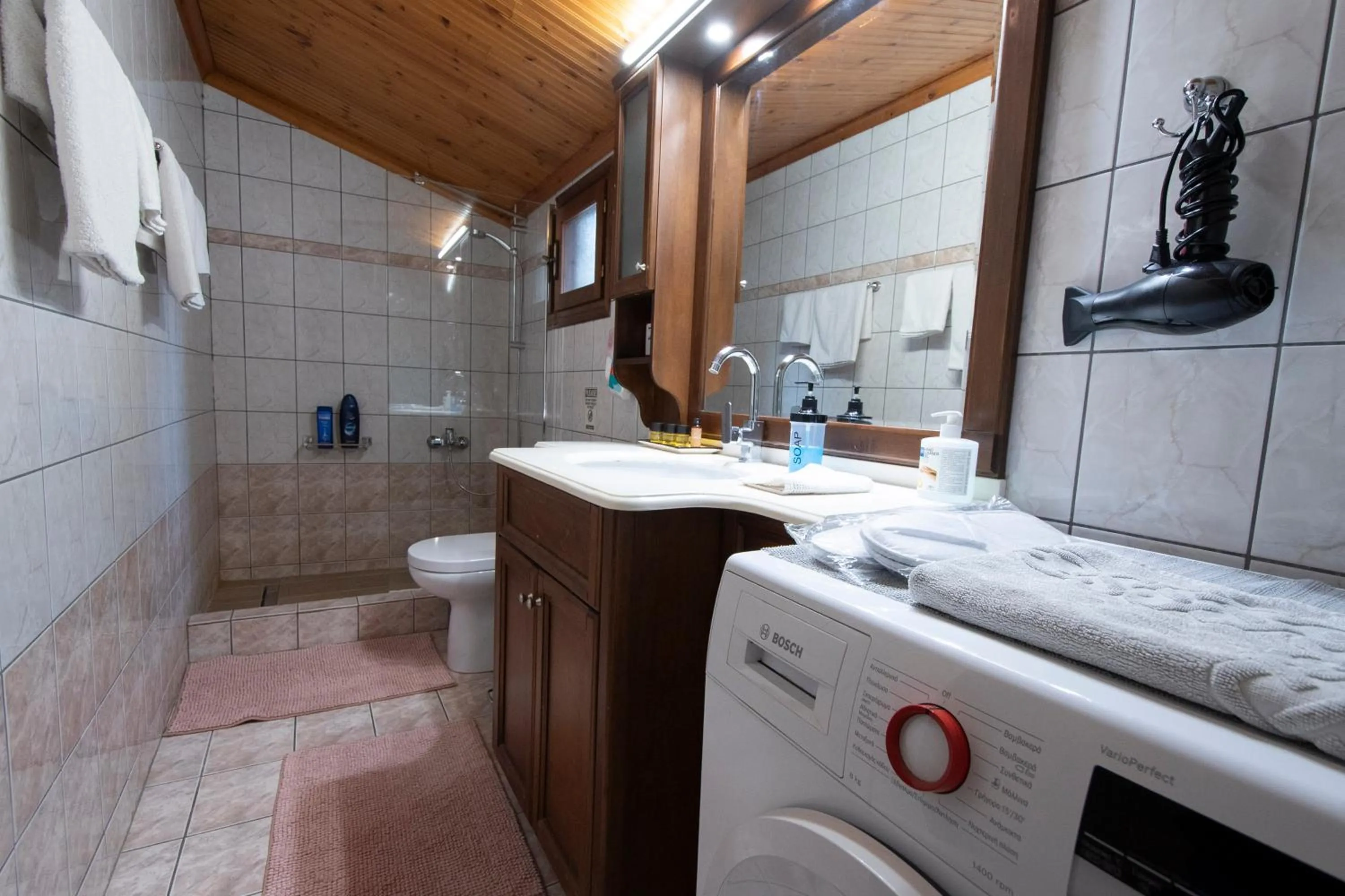 Property building in Rodami