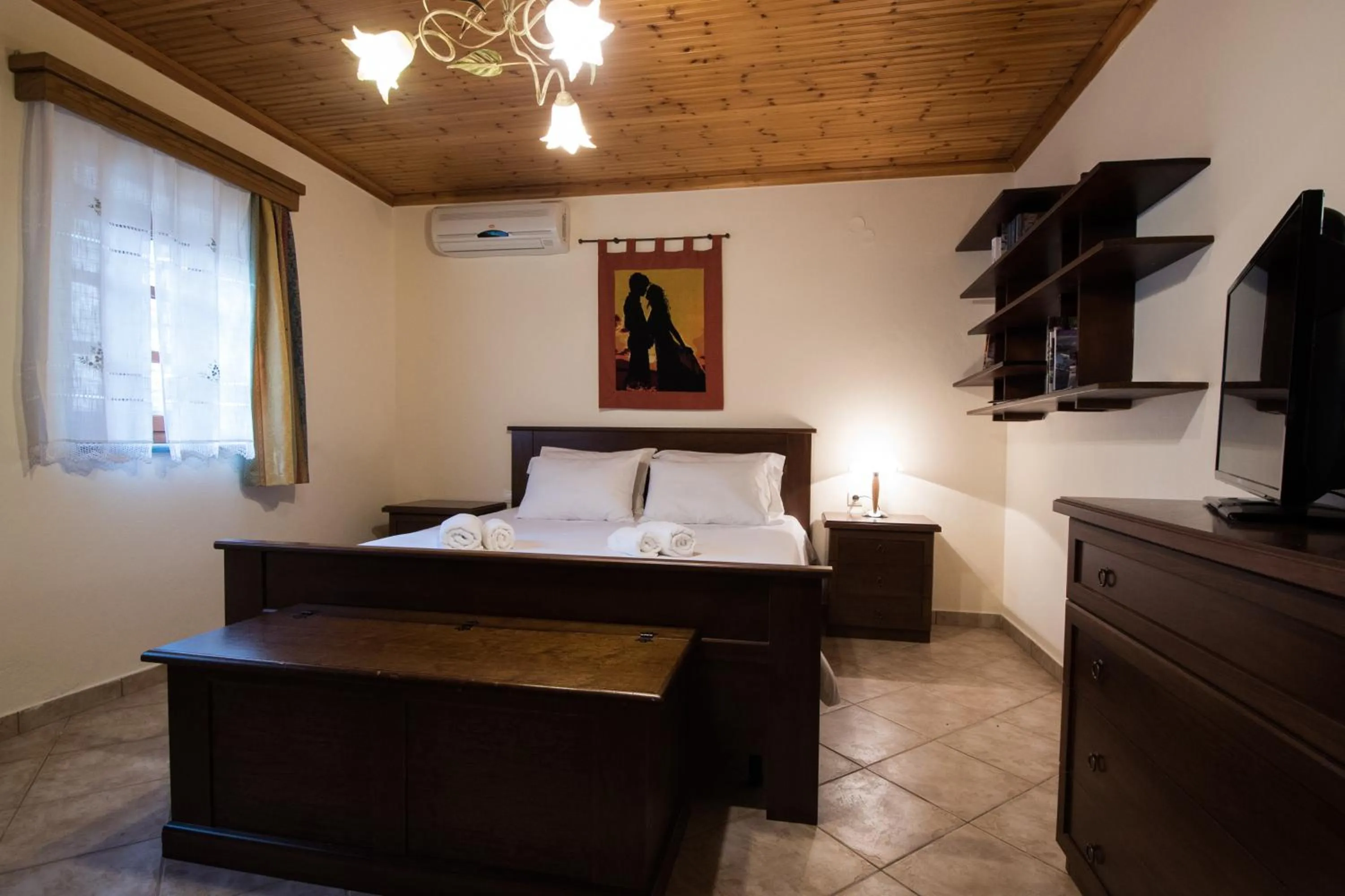 Bedroom, Bed in Rodami