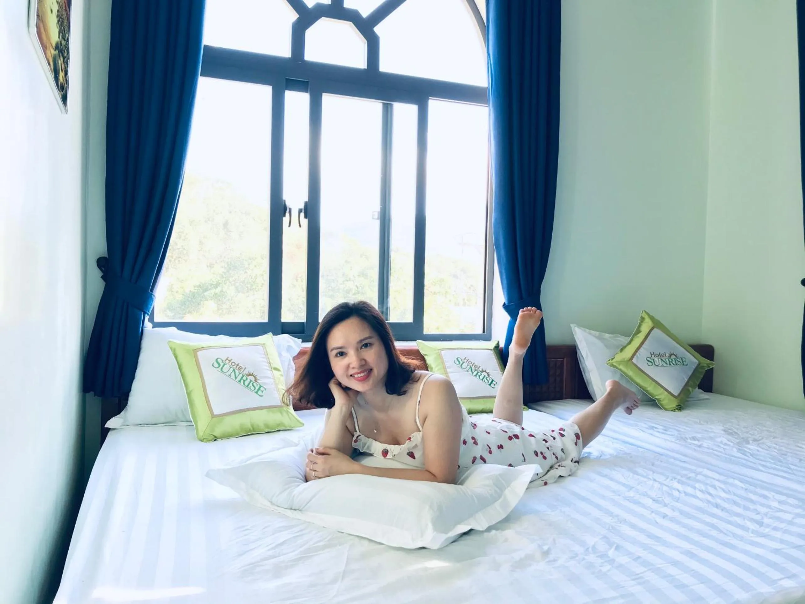 People, Bed in SUNRISE HOTEL