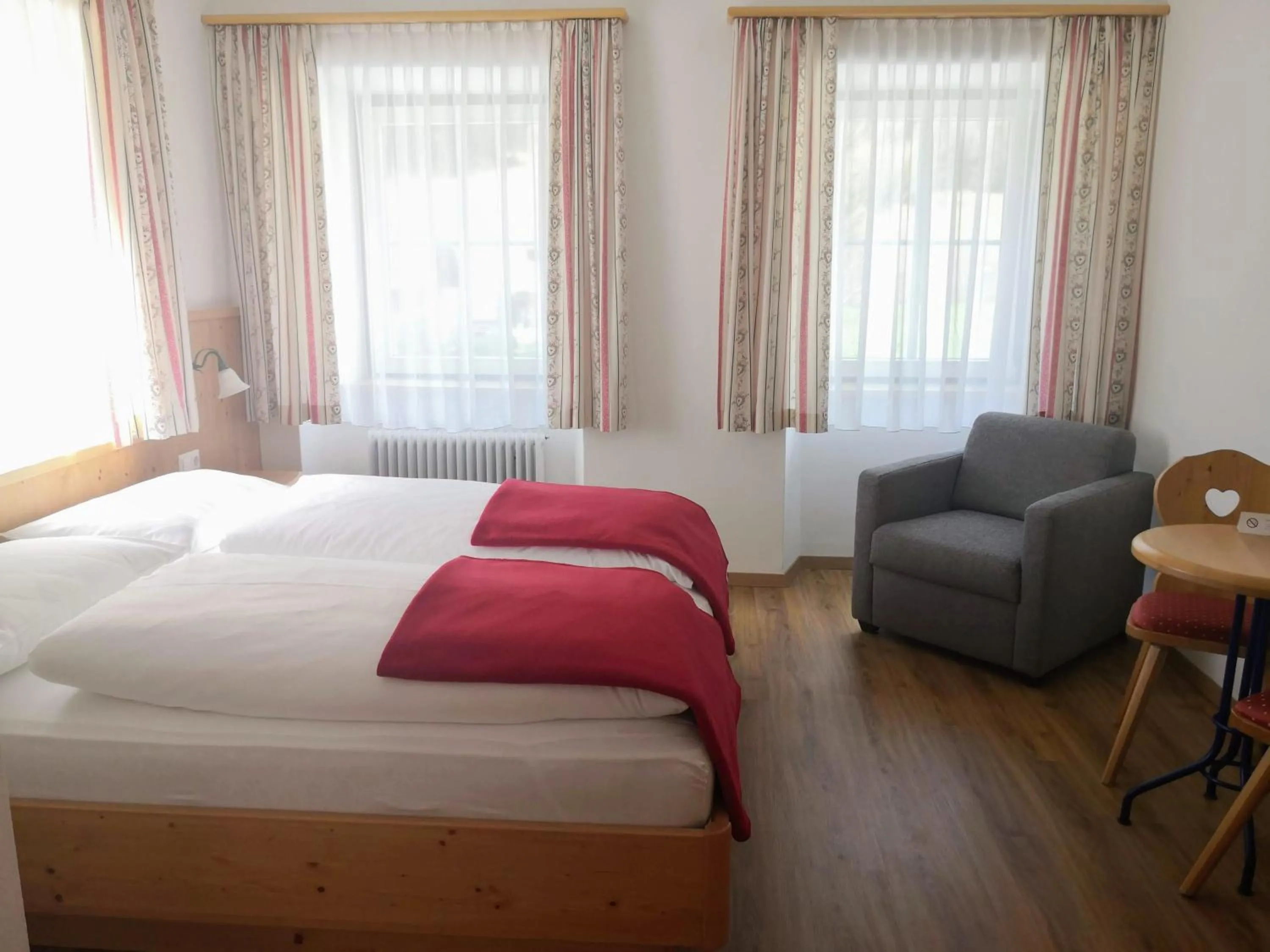 Photo of the whole room, Bed in Landhotel Postgut - Tradition seit 1549