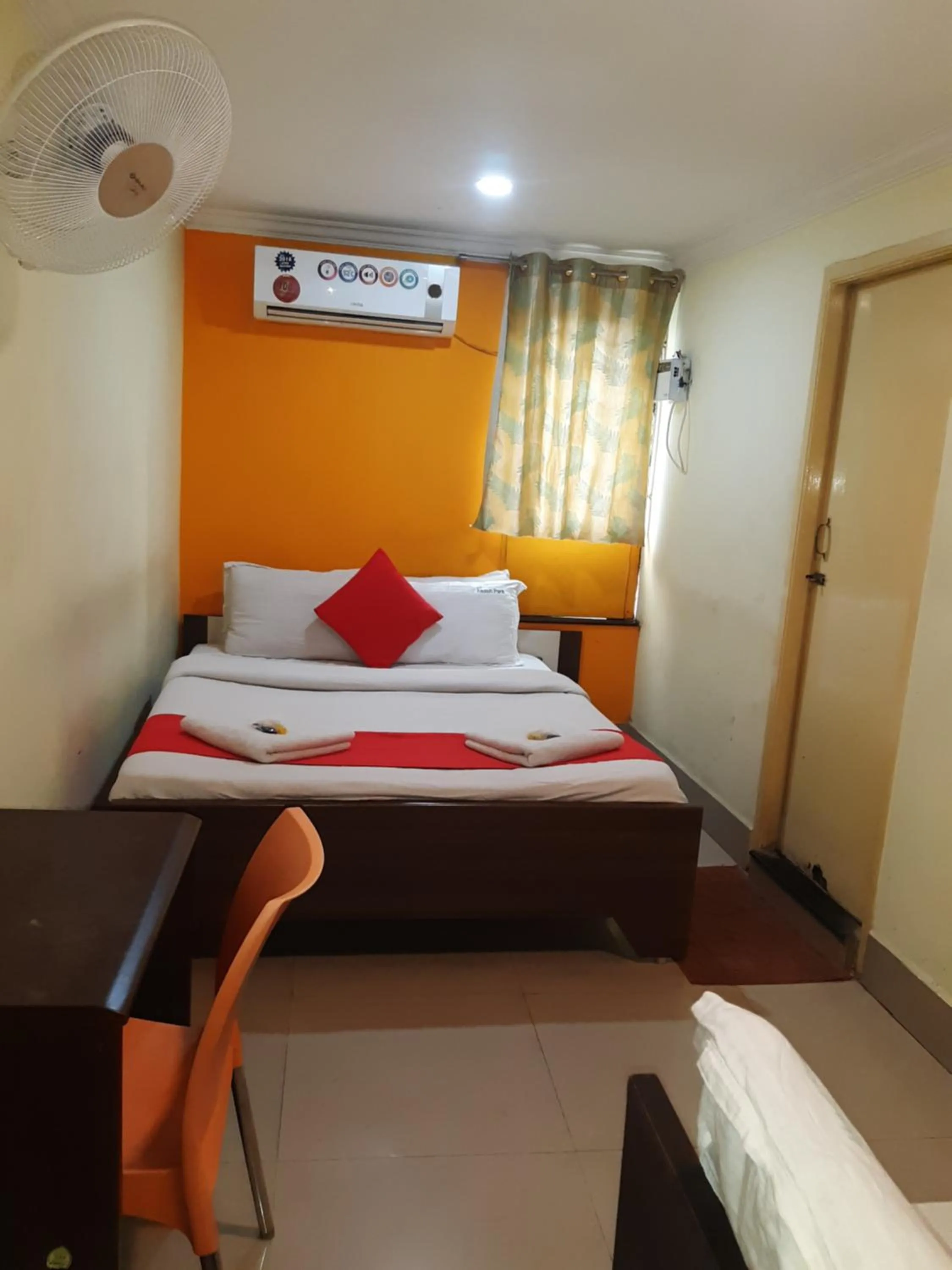 Bed in Hotel Akash inn