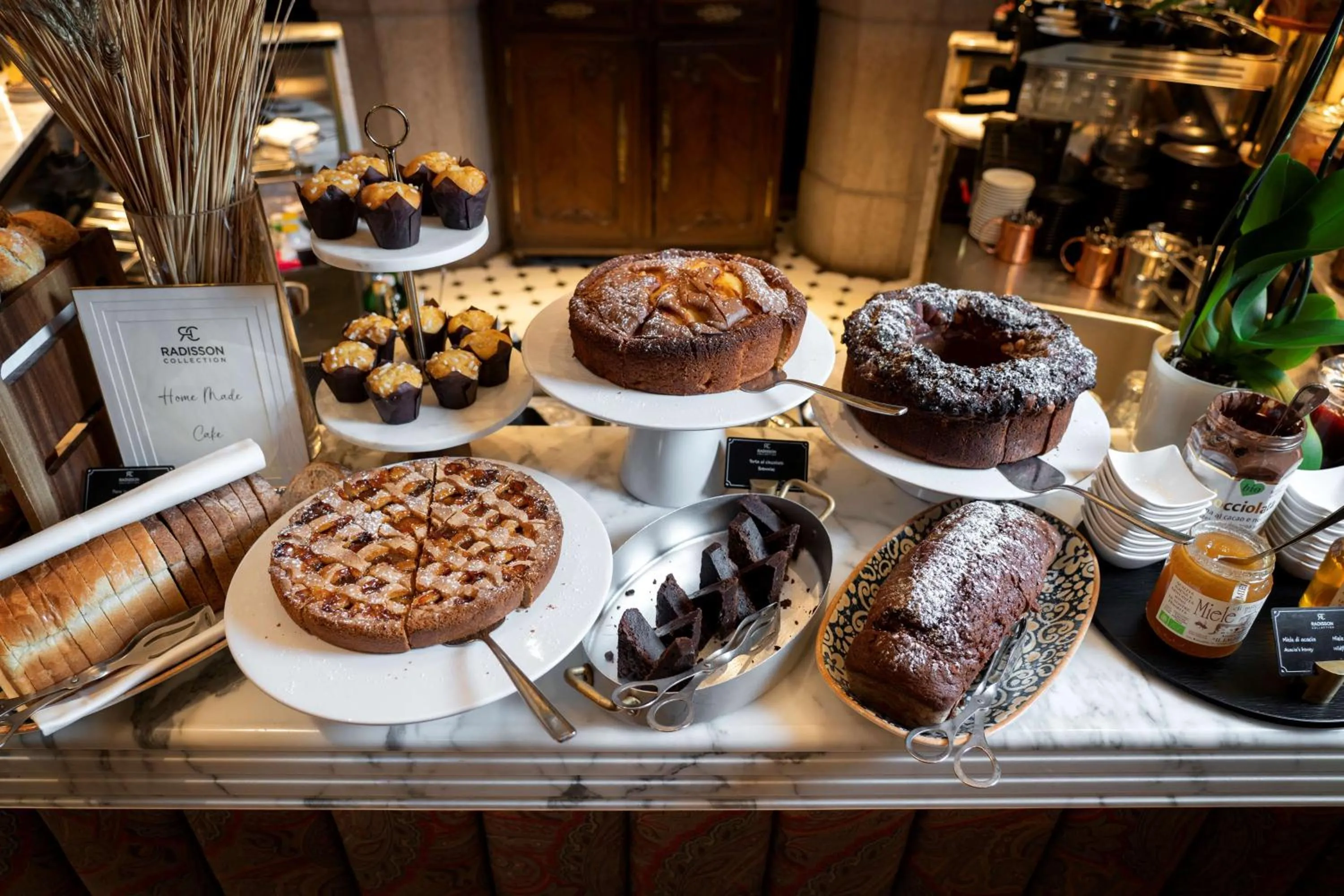 Breakfast in Palazzo Touring Club Milan, A Radisson Collection Hotel
