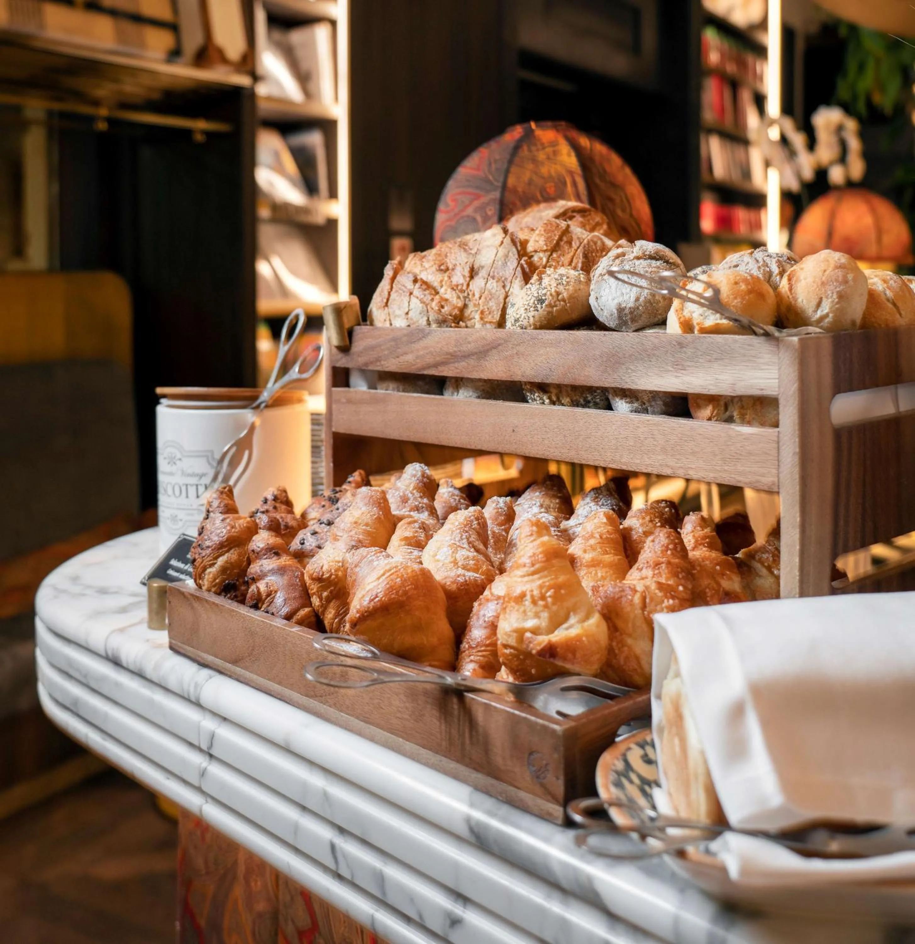 Breakfast in Palazzo Touring Club Milan, A Radisson Collection Hotel