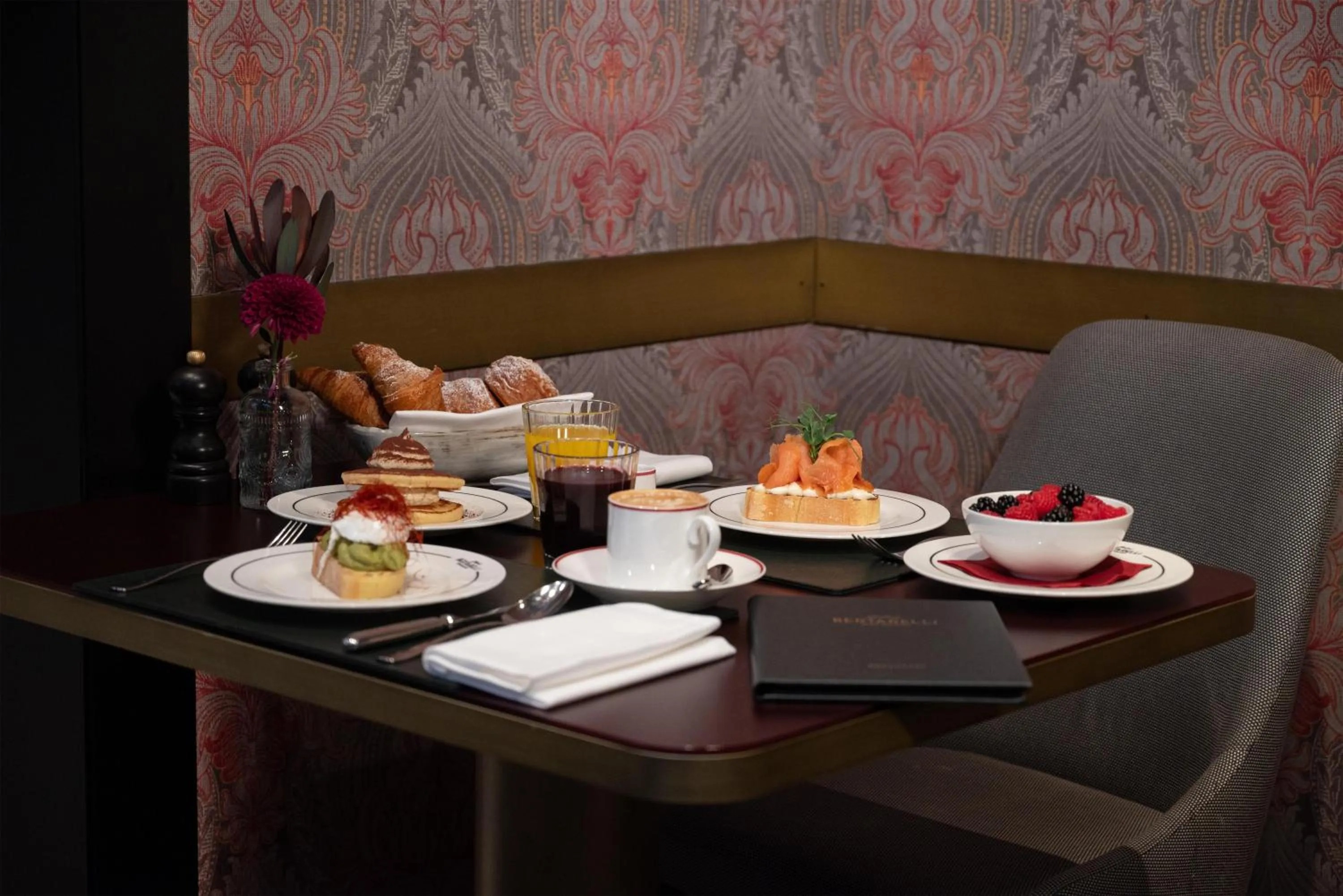 Breakfast in Palazzo Touring Club Milan, A Radisson Collection Hotel