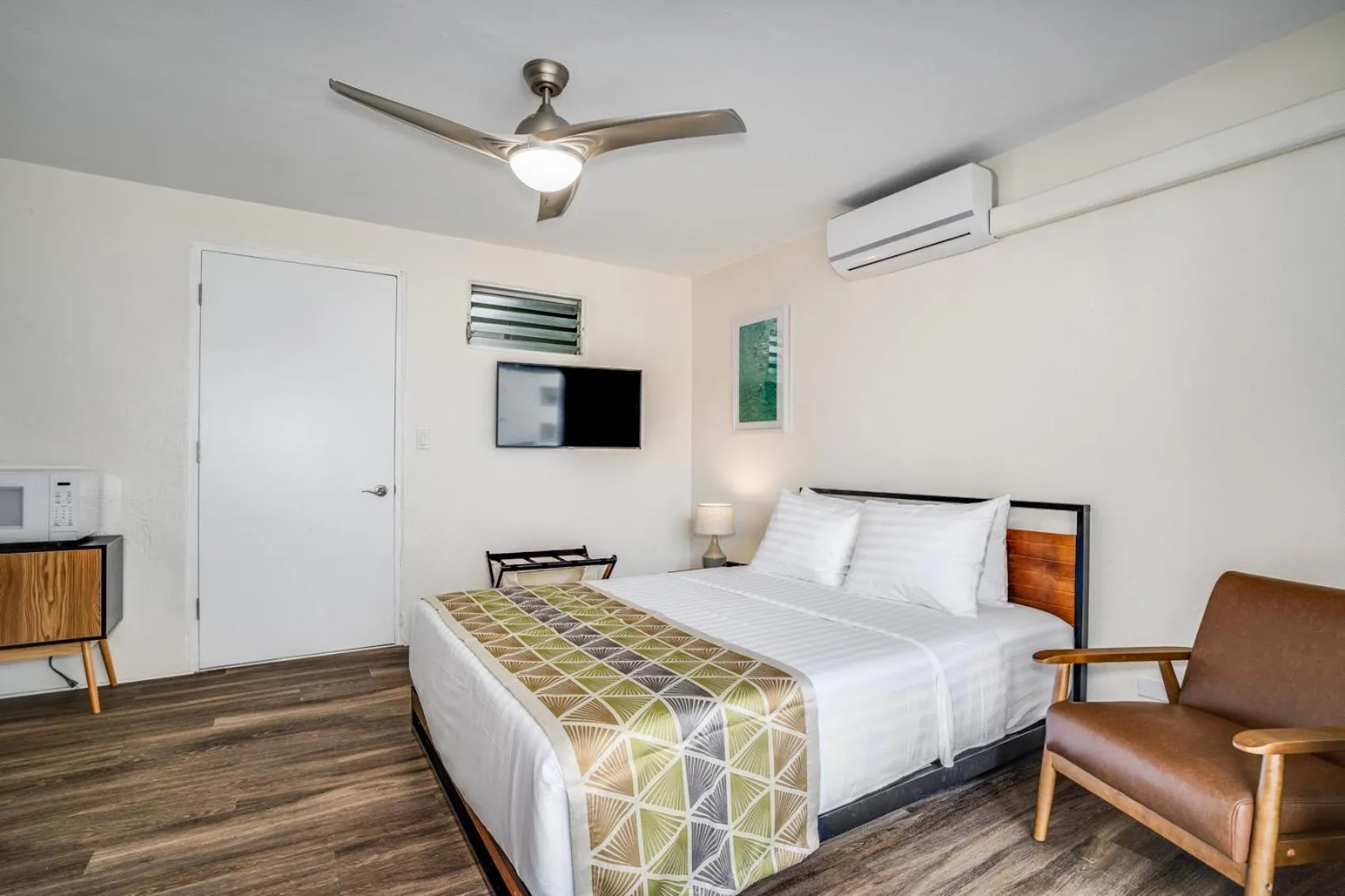 Bed in Aloha Suites Waikiki