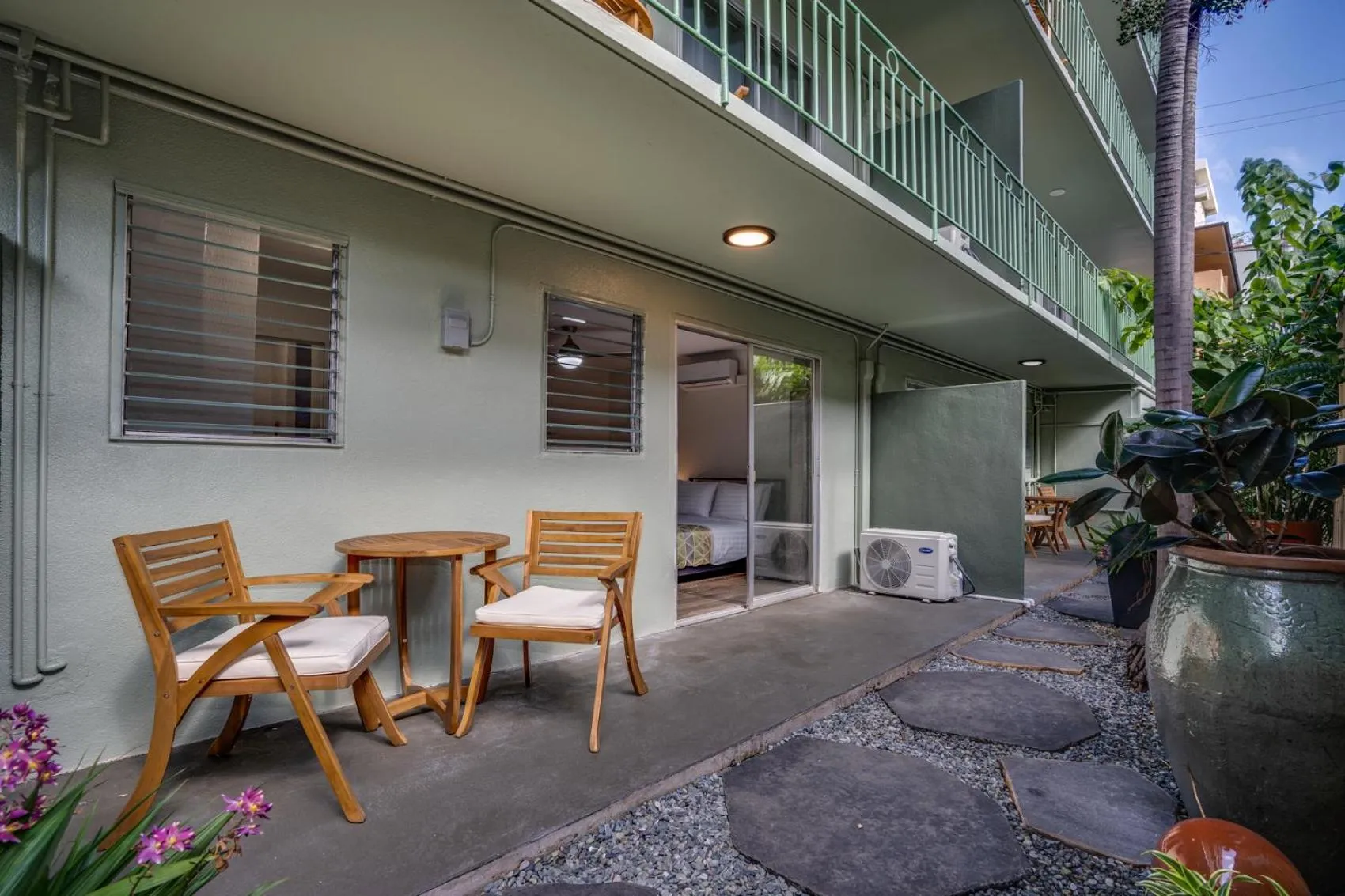 Balcony/Terrace in Aloha Suites Waikiki