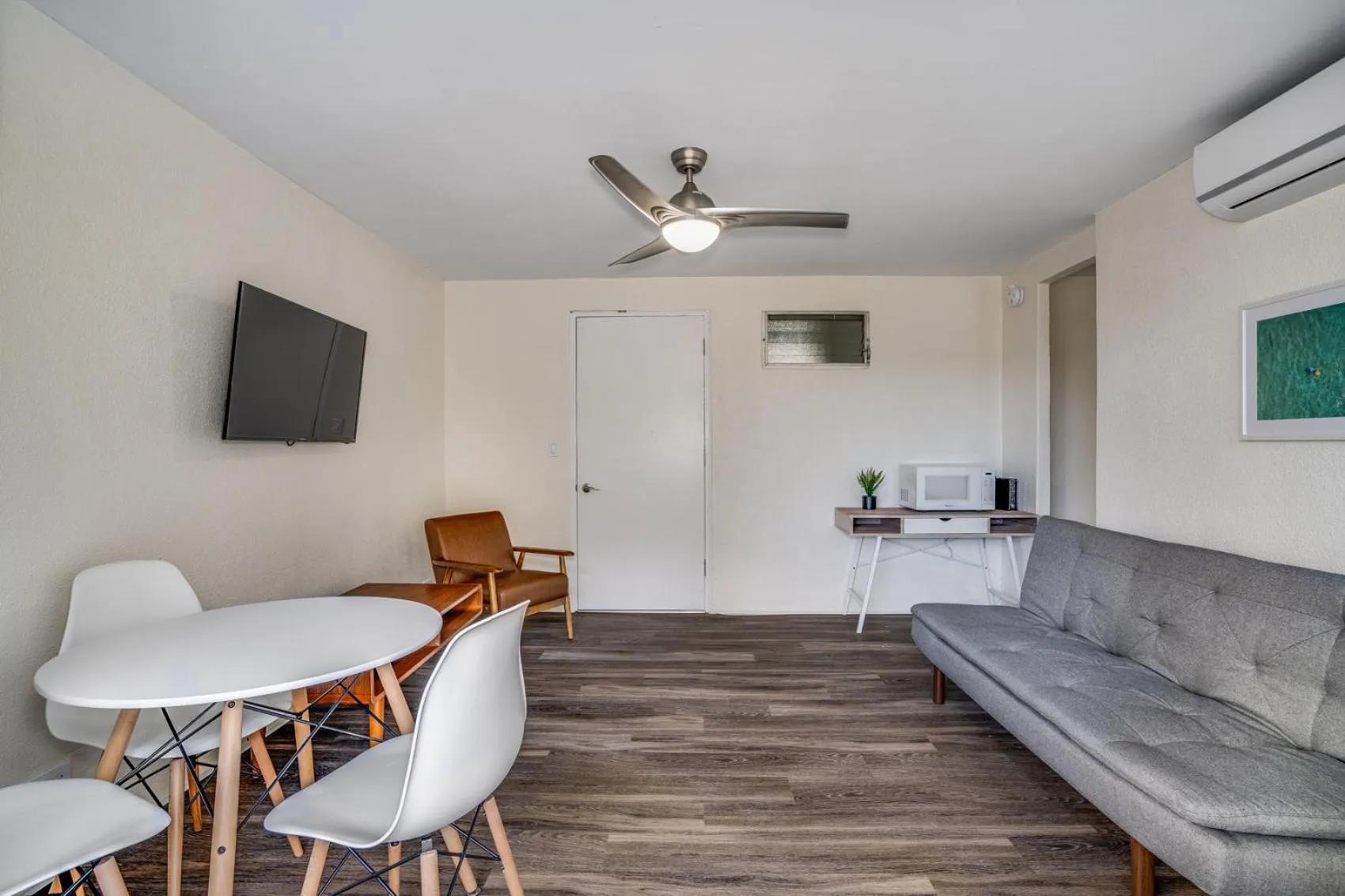 Living room in Aloha Suites Waikiki
