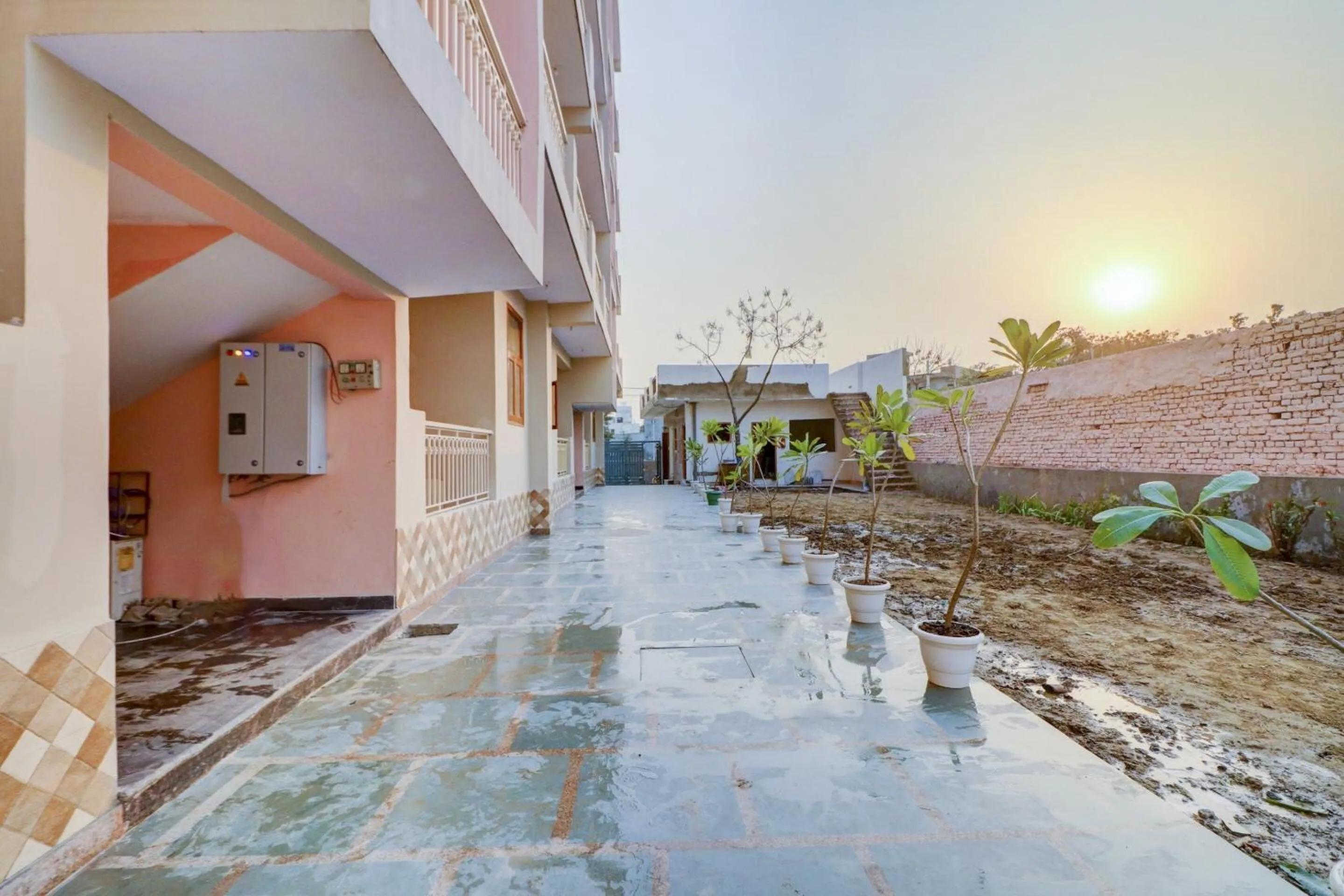 Lobby or reception in Hotel O Palace At Seventy Two Near Iskcon Temple Noida