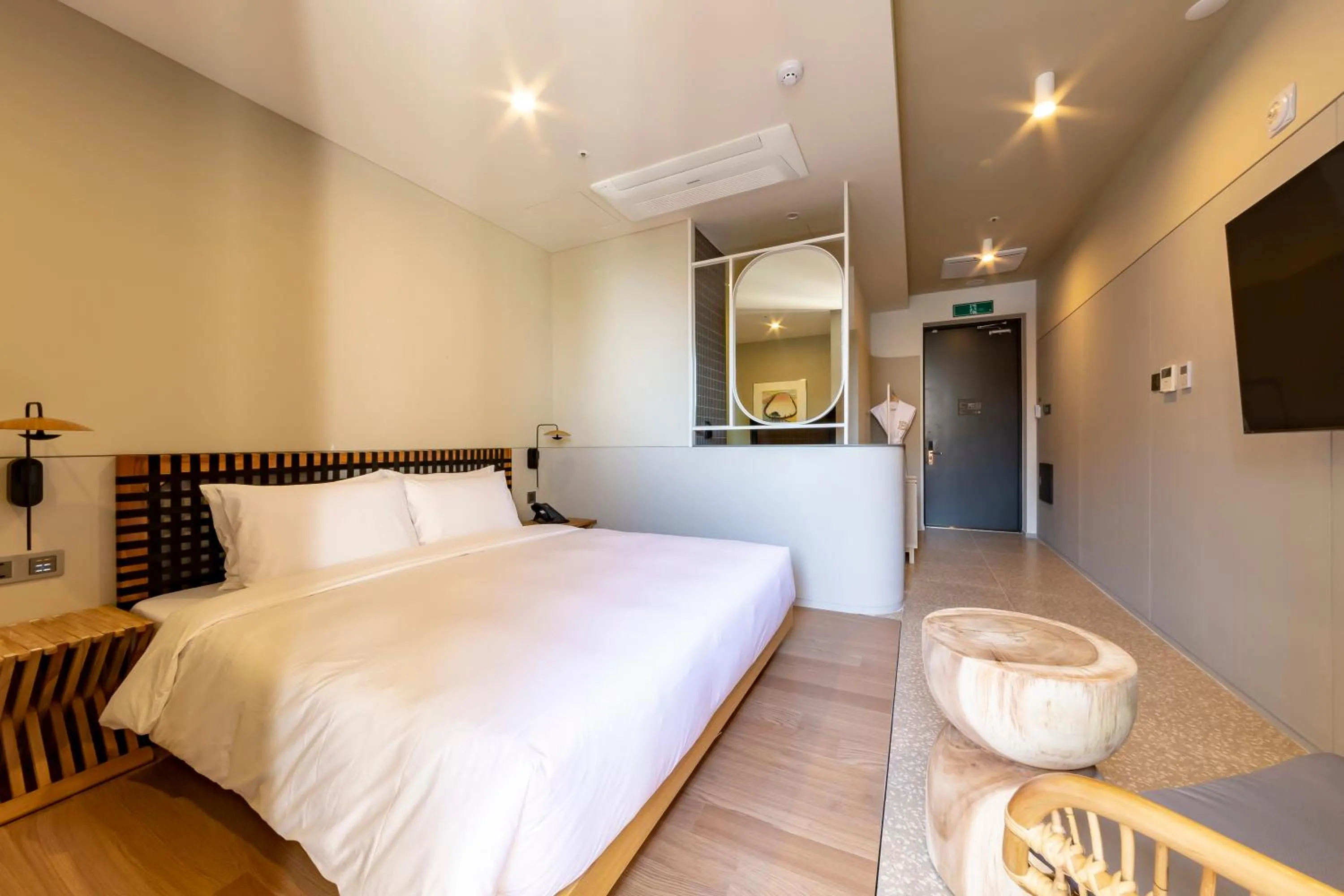 Bedroom, Bed in Hound Garden&Terrace Hotel