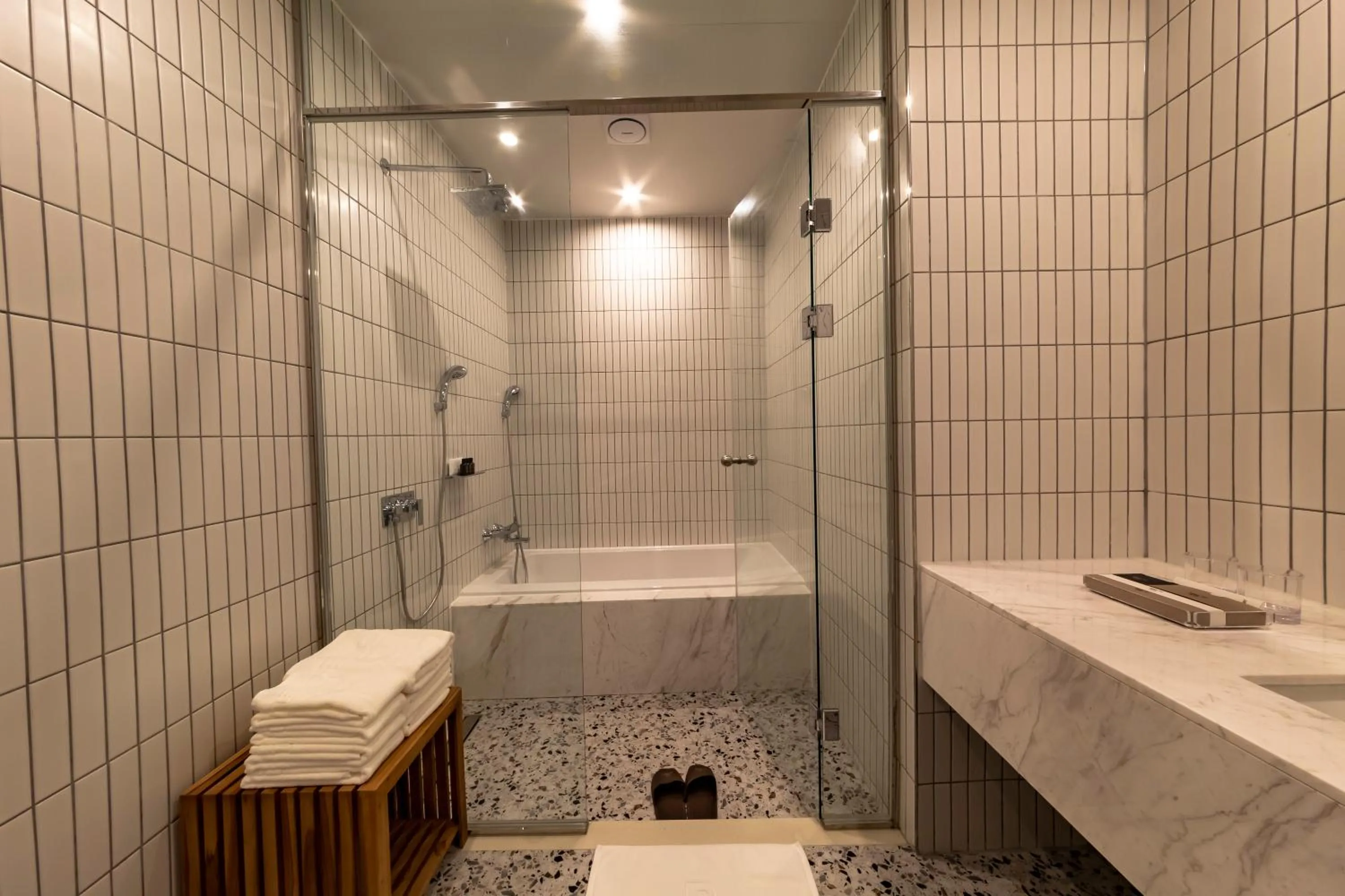 Toilet in Hound Garden&Terrace Hotel