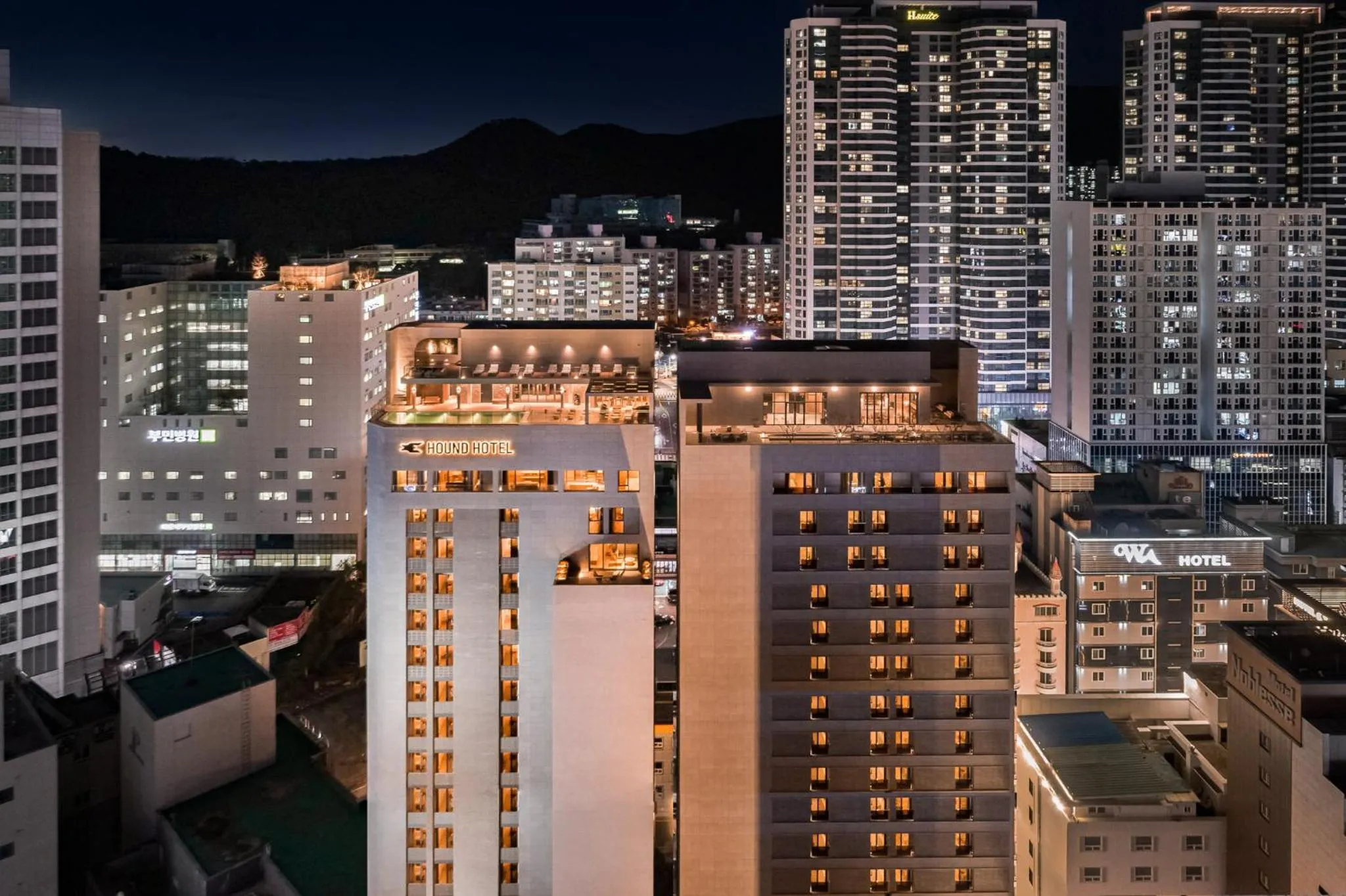 Property building in Hound Garden&Terrace Hotel