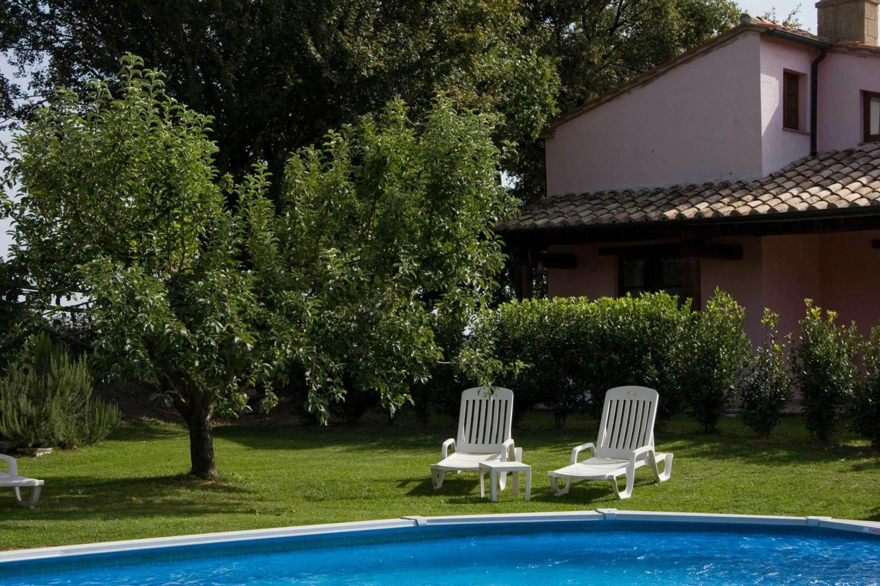 Swimming pool in Relais Il Ciliegio