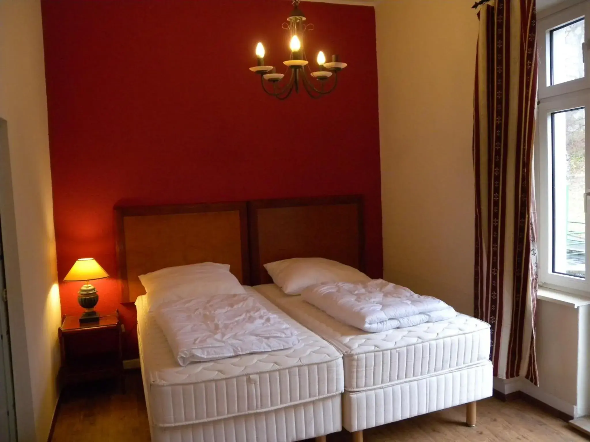 Deluxe Double Room with Private Bathroom in Hostel Goslar Deluxe Double Room with Private Bathroom in Hostel Goslar