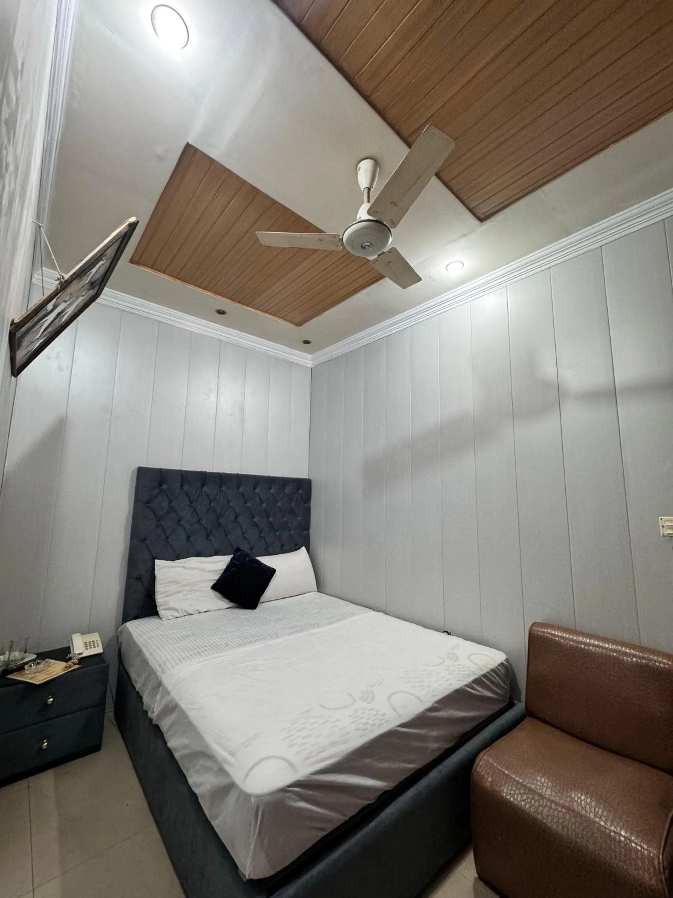 TV and multimedia, Bed in Hotel Tulip INN Faisal Town