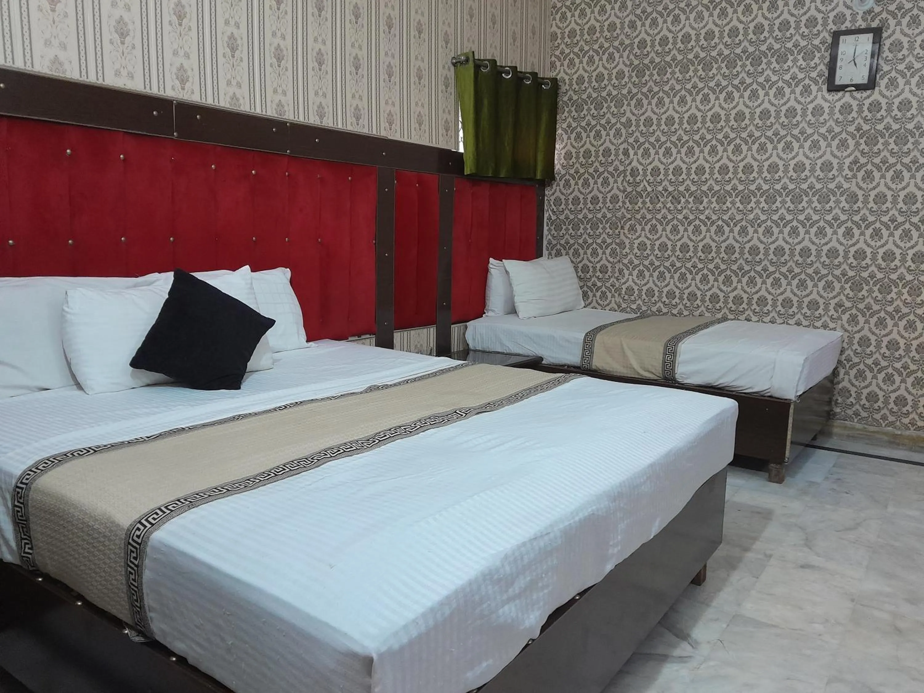 Bed in Hotel Tulip INN Faisal Town
