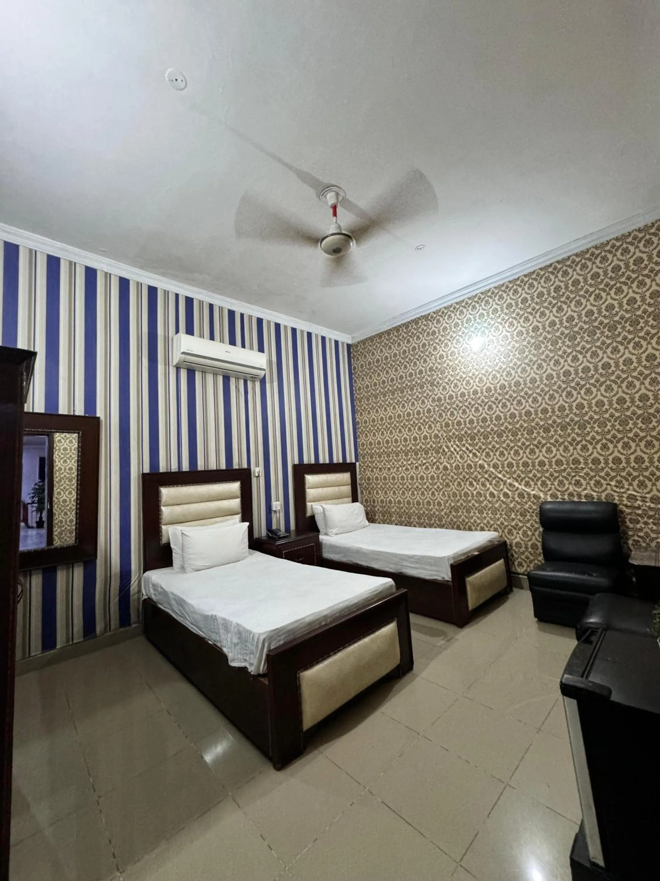 Bed in Hotel Tulip INN Faisal Town