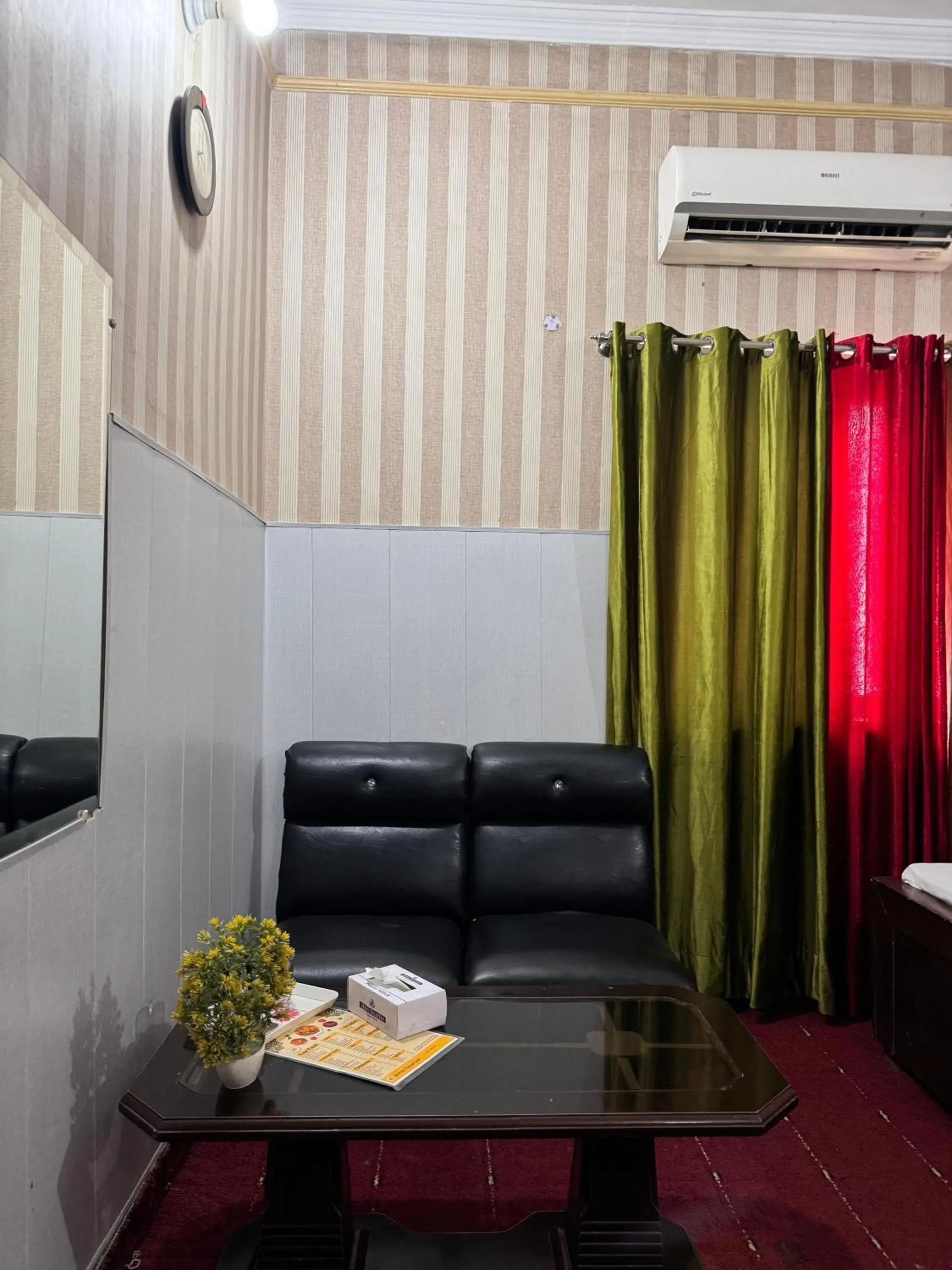 TV and multimedia in Hotel Tulip INN Faisal Town