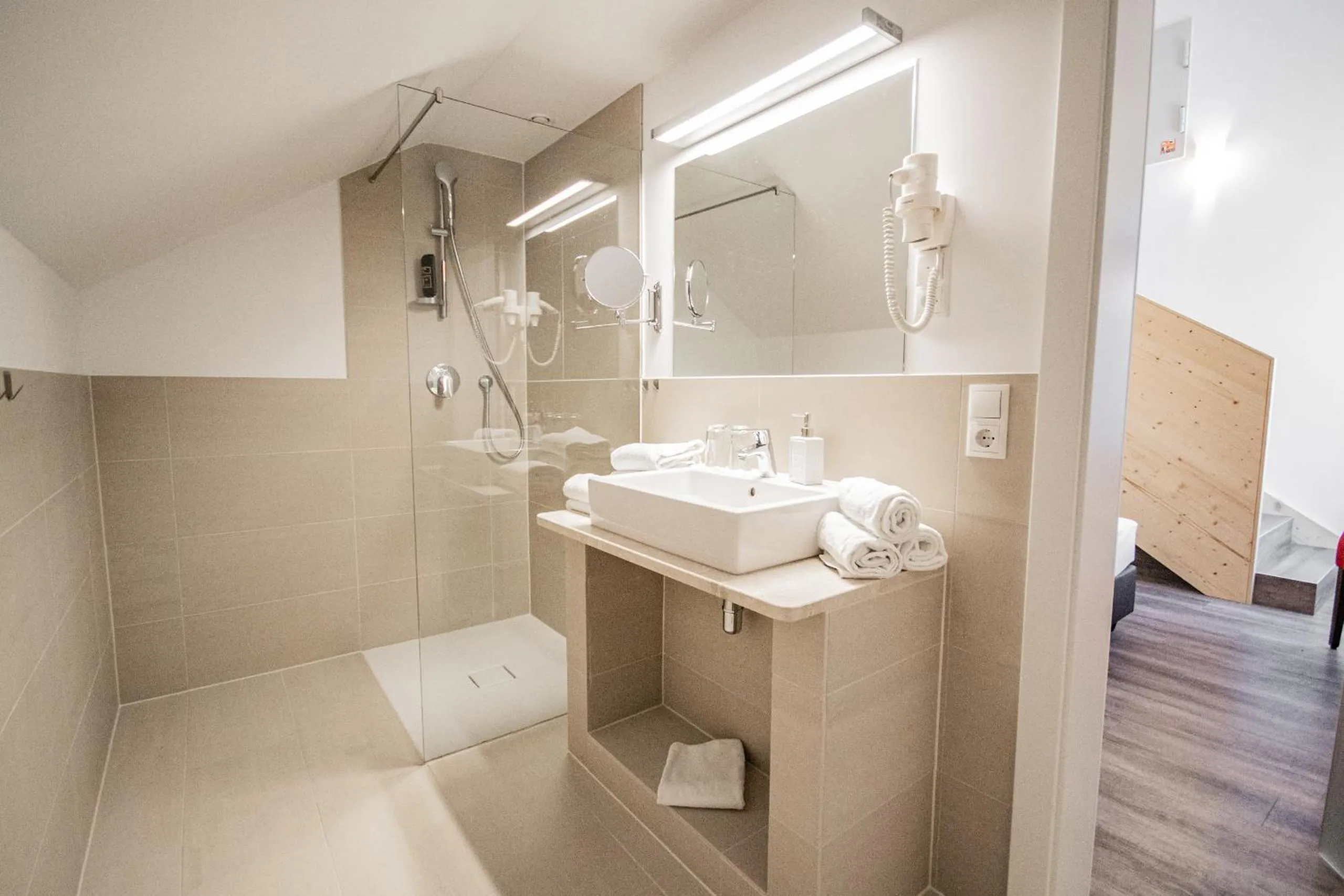 Shower in Hotel Wilder Mann