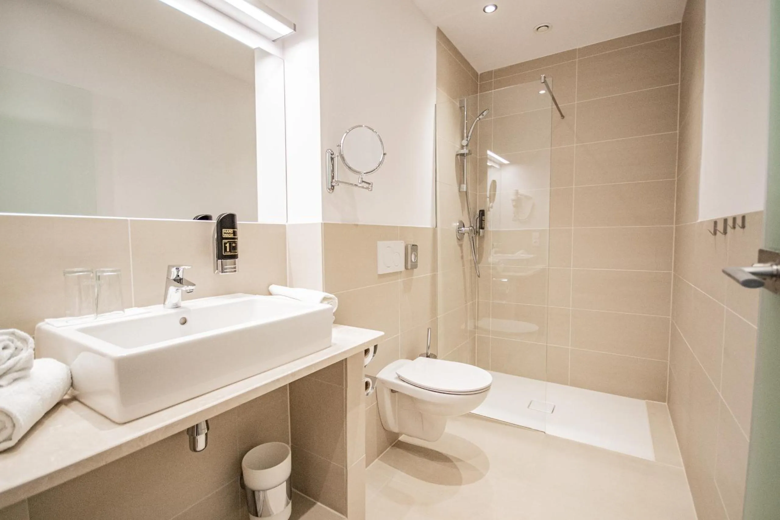 Shower in Hotel Wilder Mann