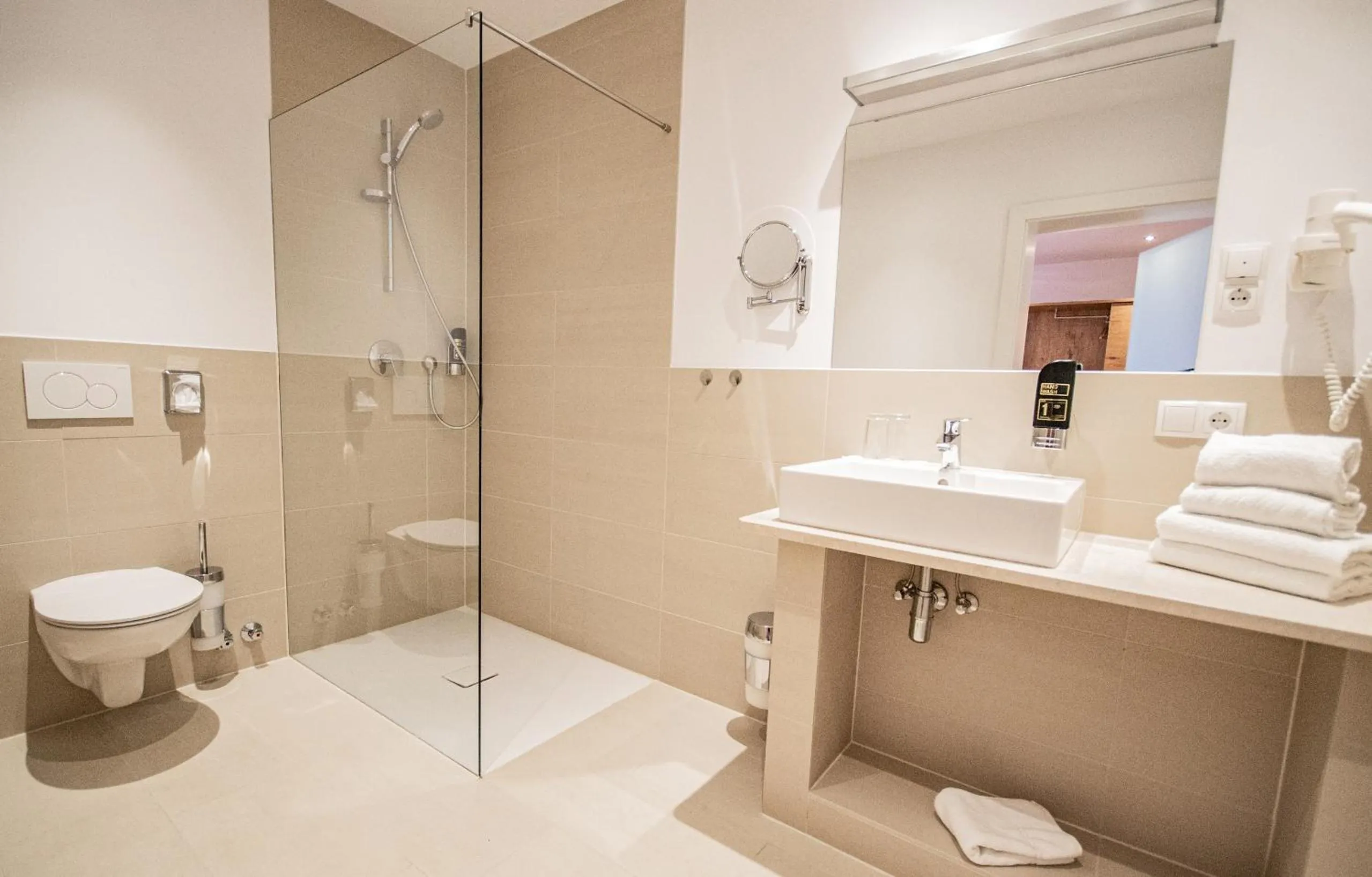 Shower in Hotel Wilder Mann