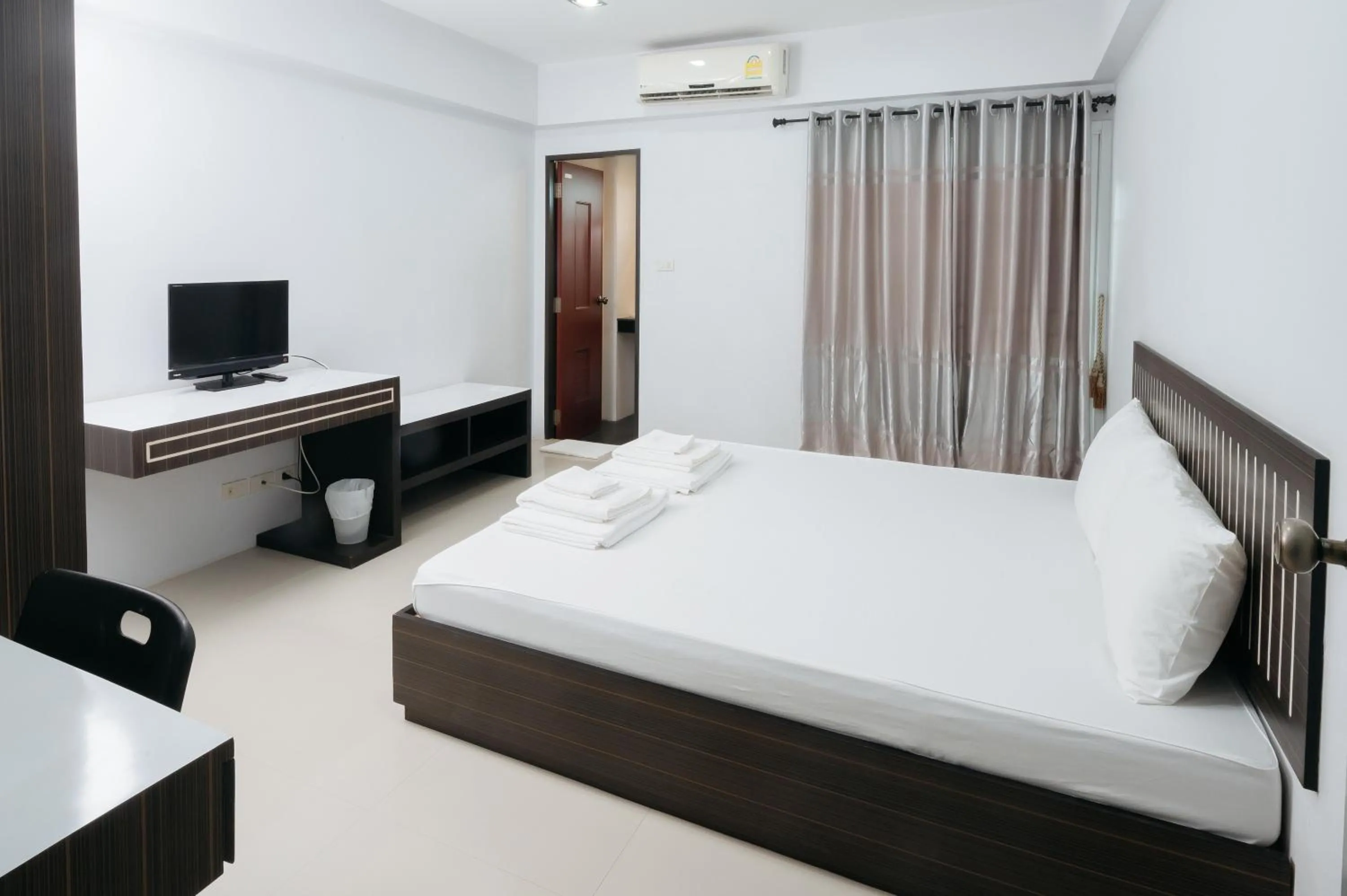Bedroom, Bed in Creston Grand Hotel Suphan Buri