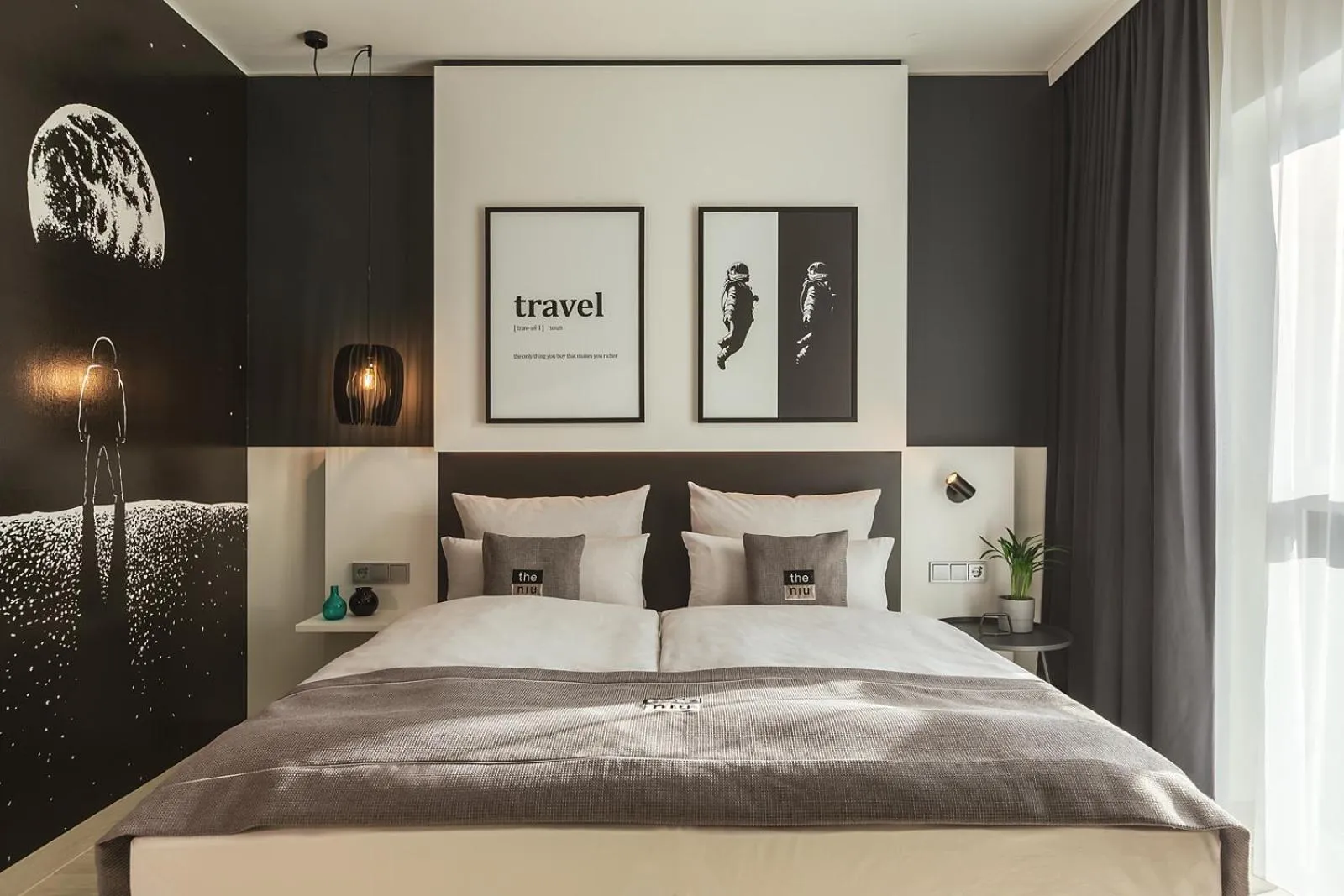 Photo of the whole room, Bed in the niu Star