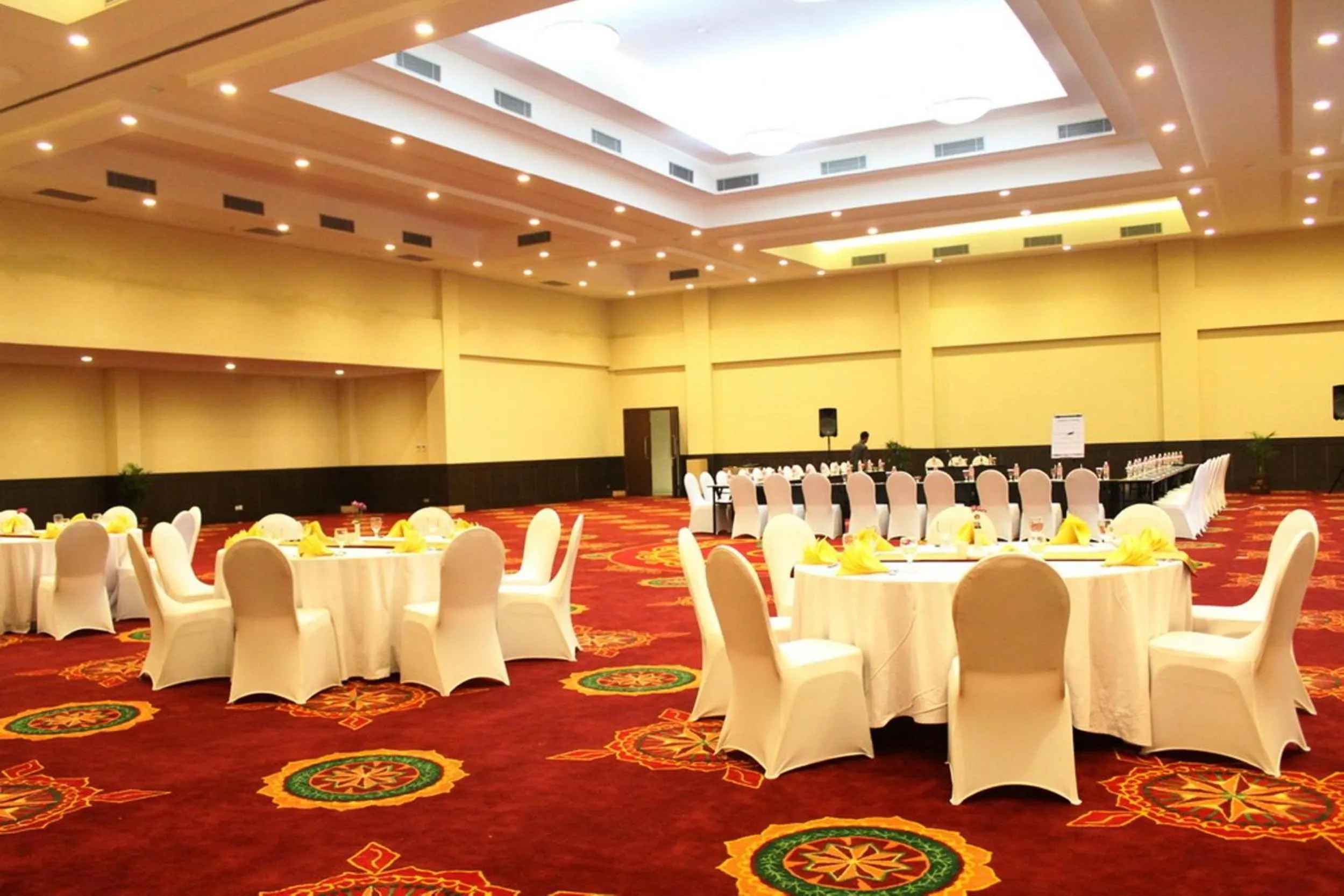 Business facilities in Padjadjaran Suites Resort and Convention Hotel
