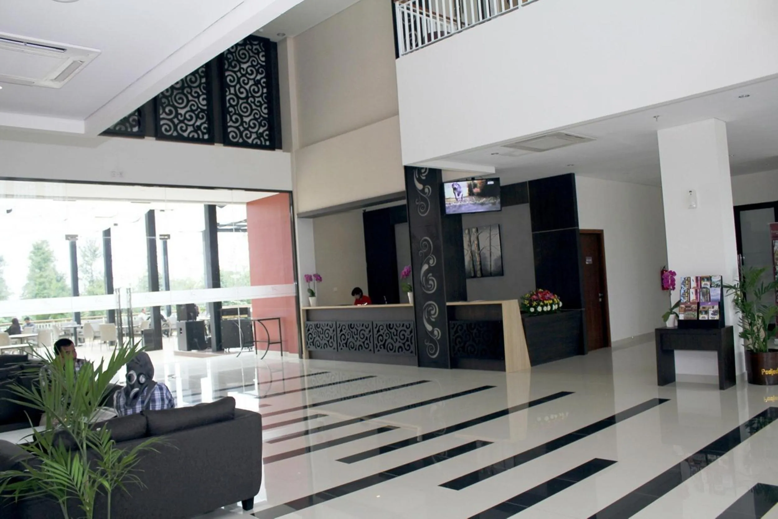 Lobby or reception in Padjadjaran Suites Resort and Convention Hotel