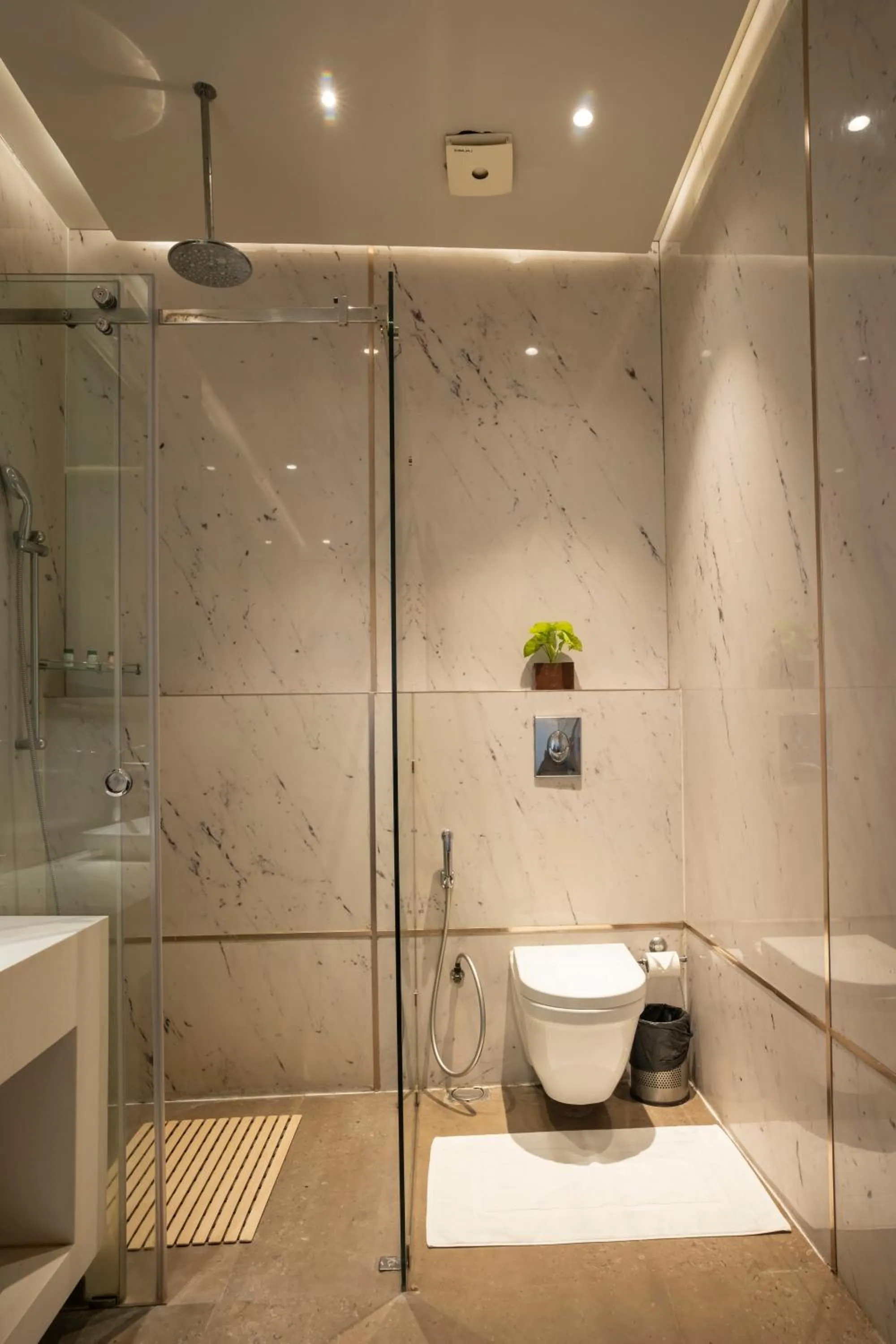 Toilet in Udman Hotel Greater Noida