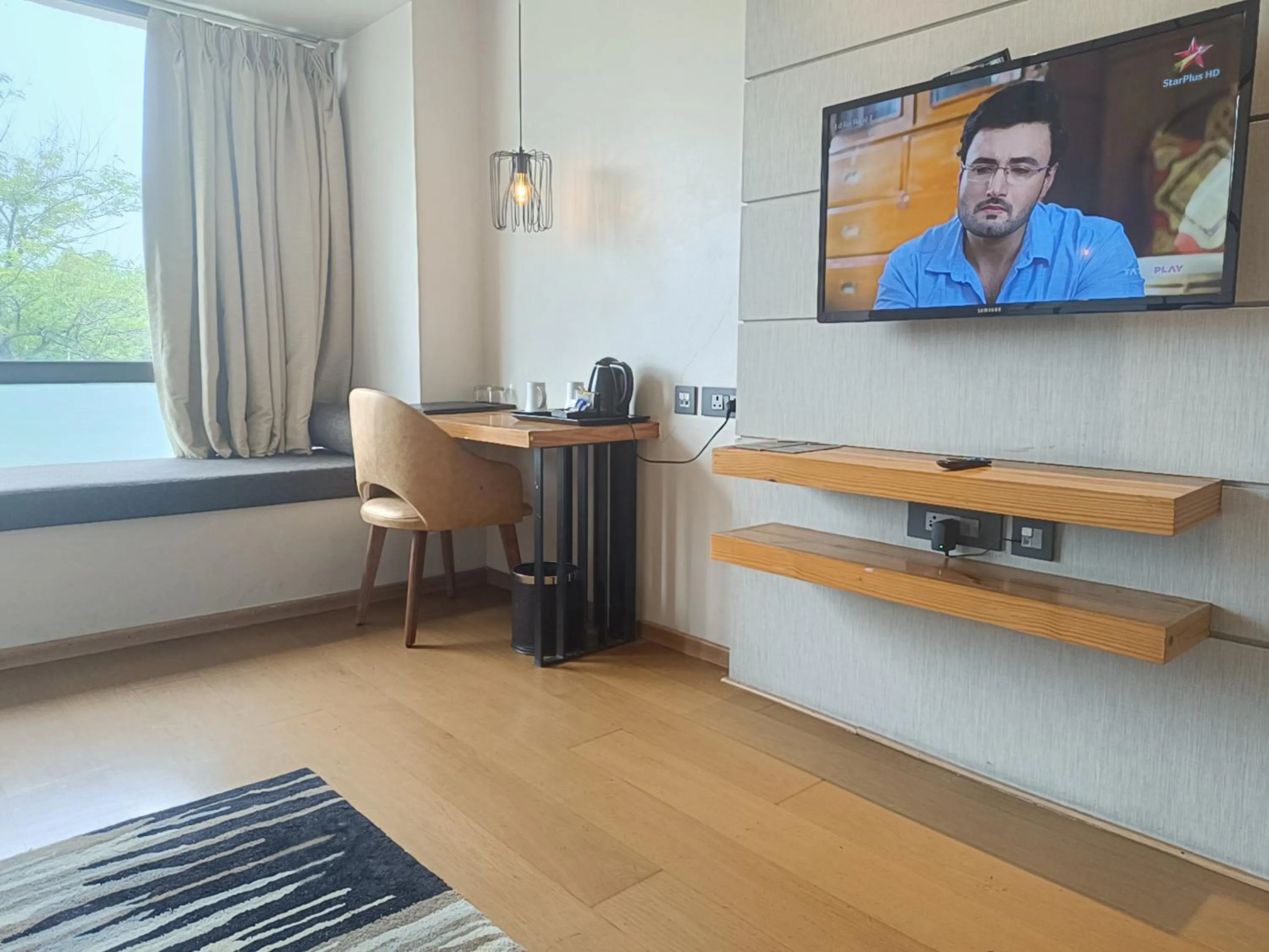 TV and multimedia, Bed in Udman Hotel Greater Noida