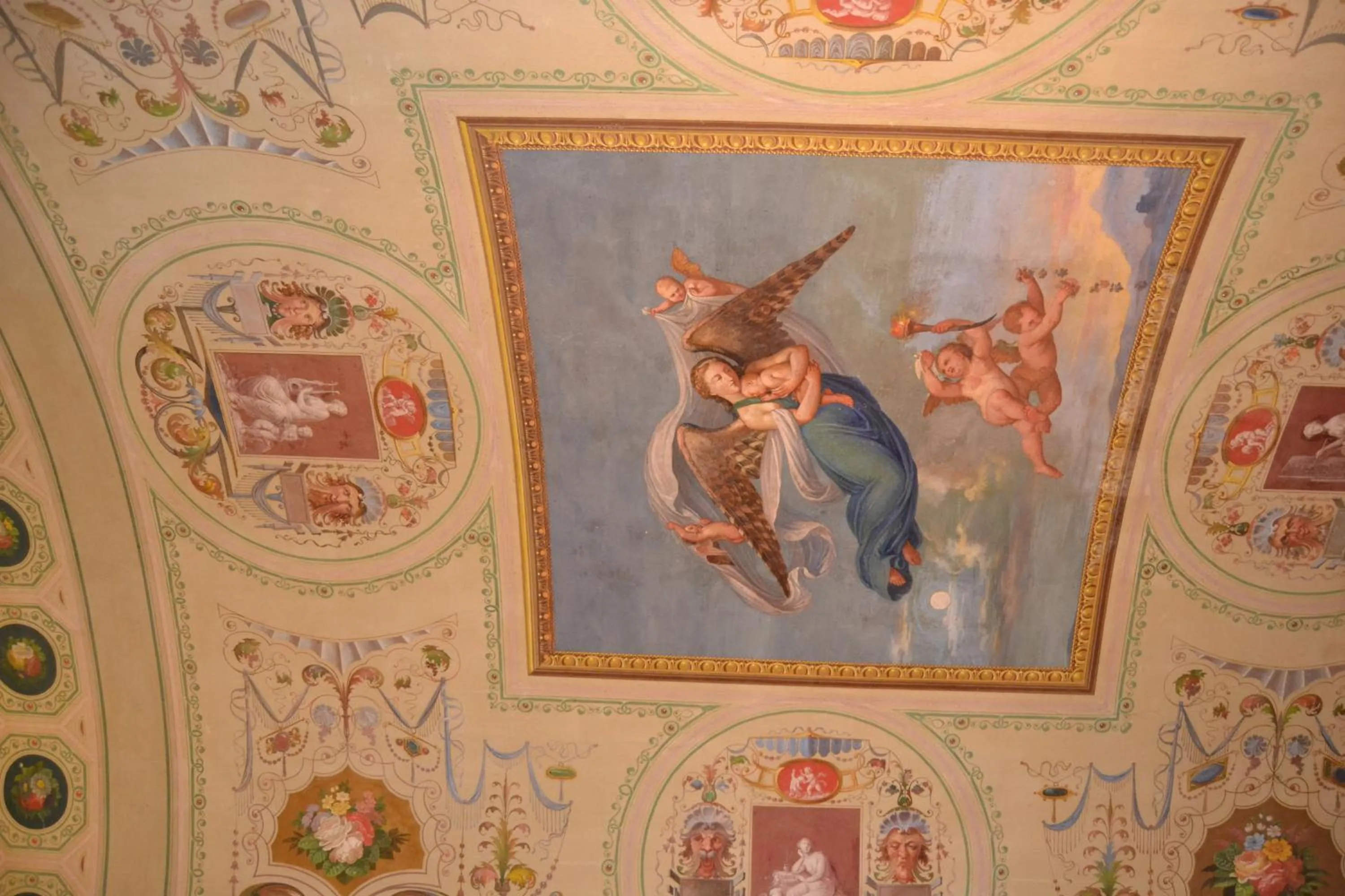 Decorative detail in B&B Pantaneto - Palazzo Bulgarini