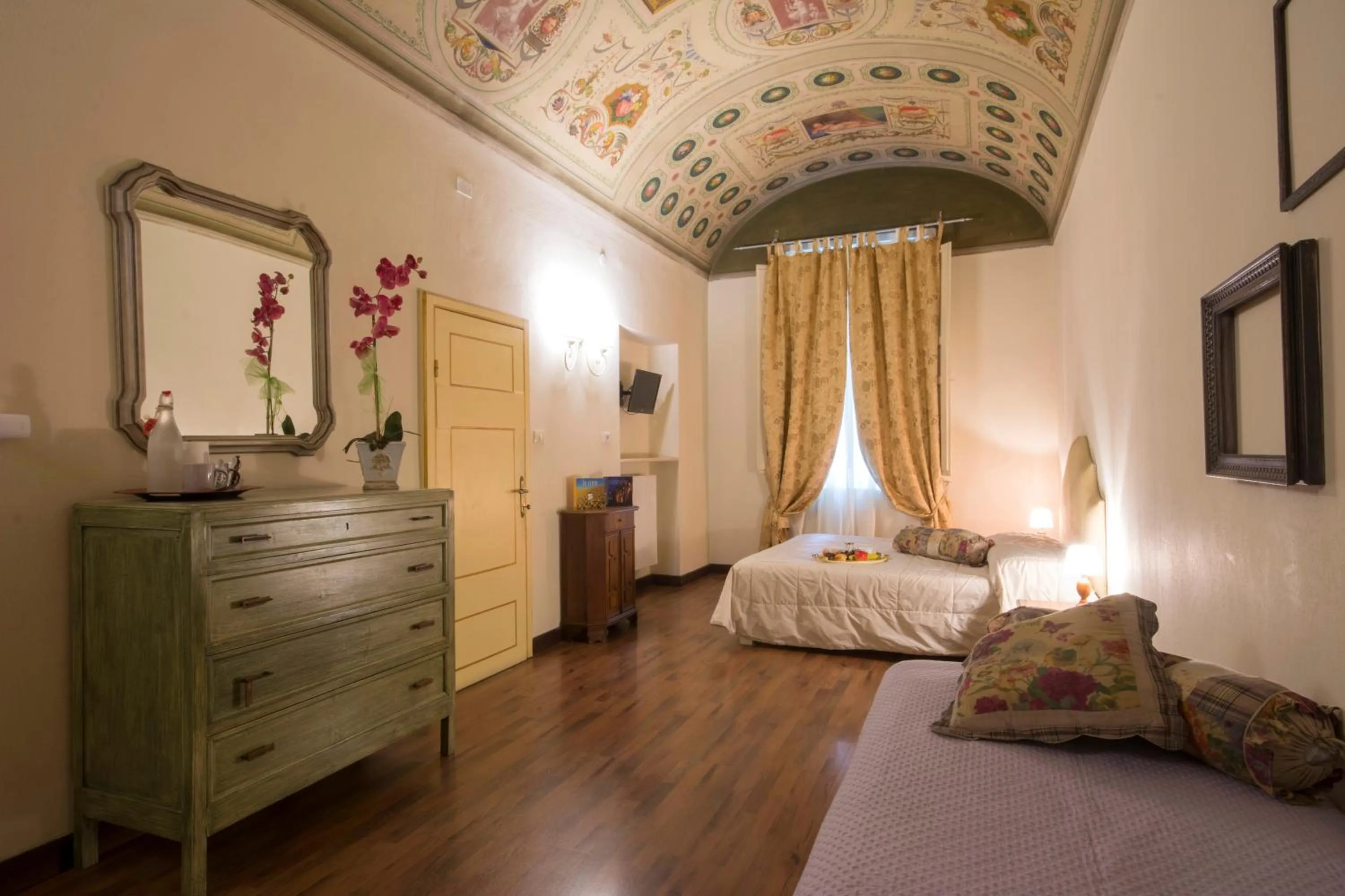 Photo of the whole room, Bed in B&B Pantaneto - Palazzo Bulgarini