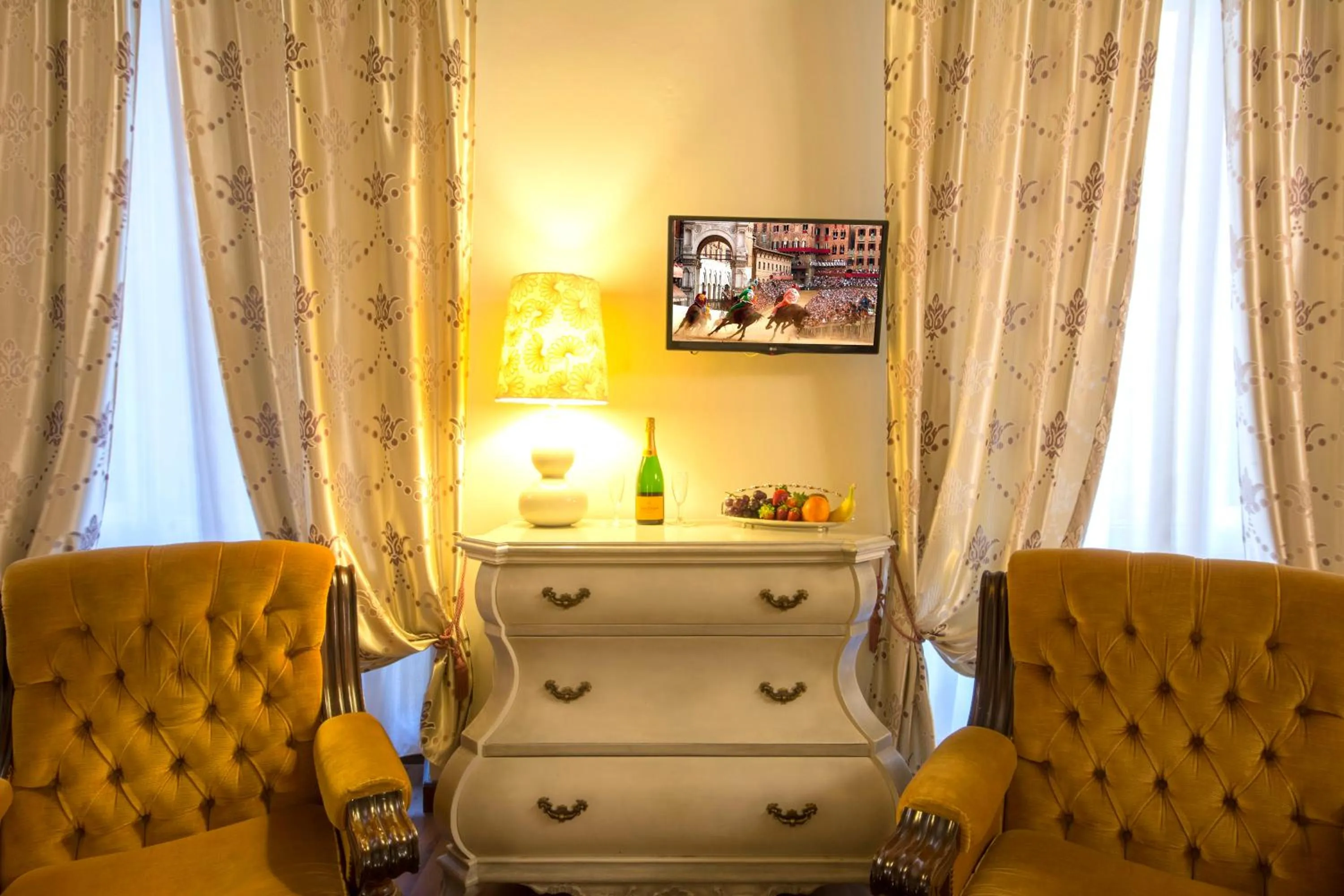 Photo of the whole room in B&B Pantaneto - Palazzo Bulgarini