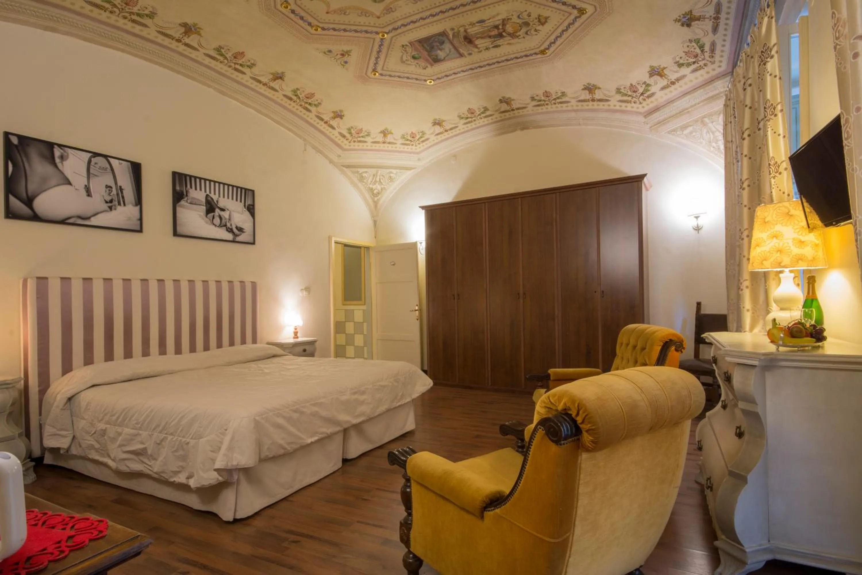 Photo of the whole room, Bed in B&B Pantaneto - Palazzo Bulgarini