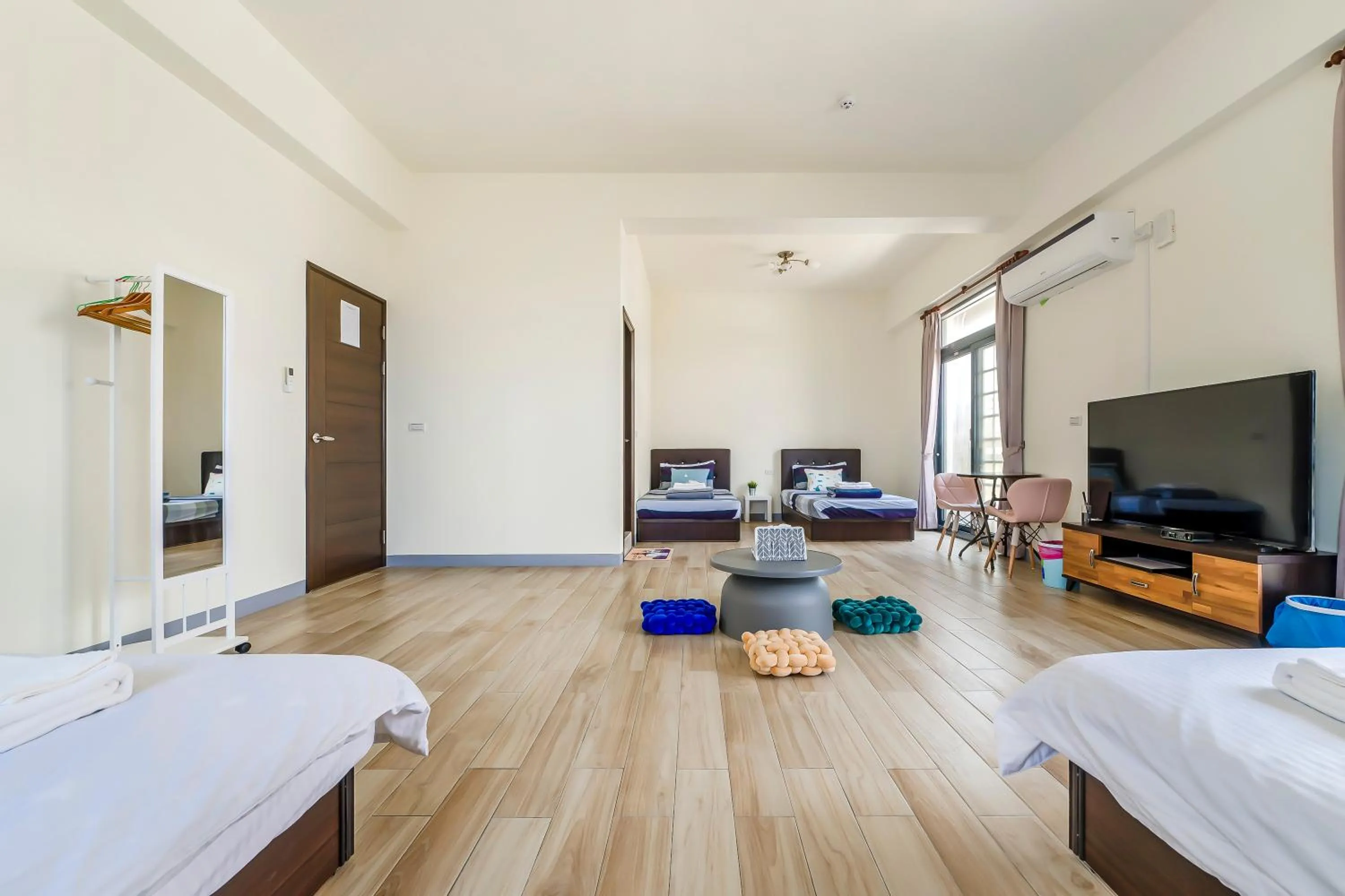 Photo of the whole room in Aleopard