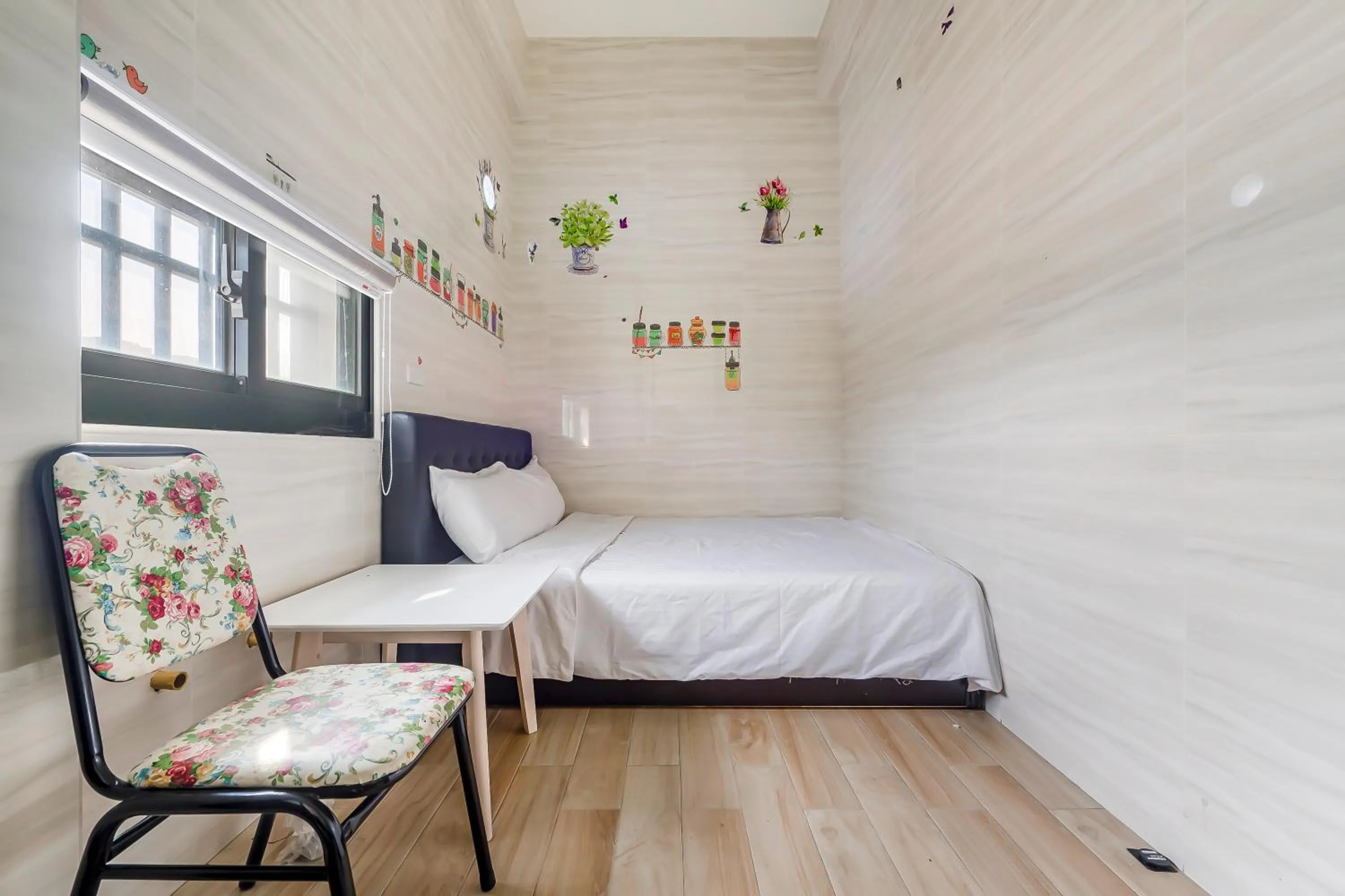 Photo of the whole room in Aleopard