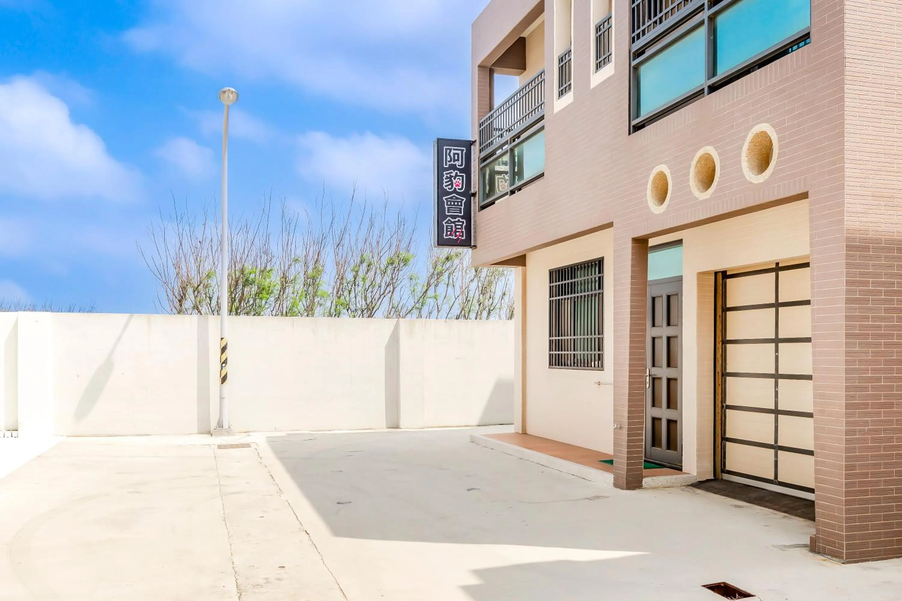 Property building in Aleopard